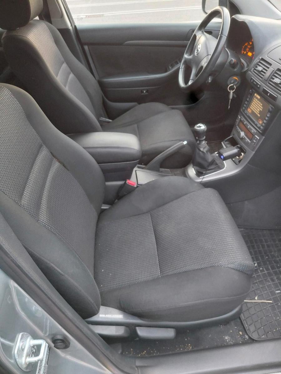 Toyota Avensis 2007 — interior