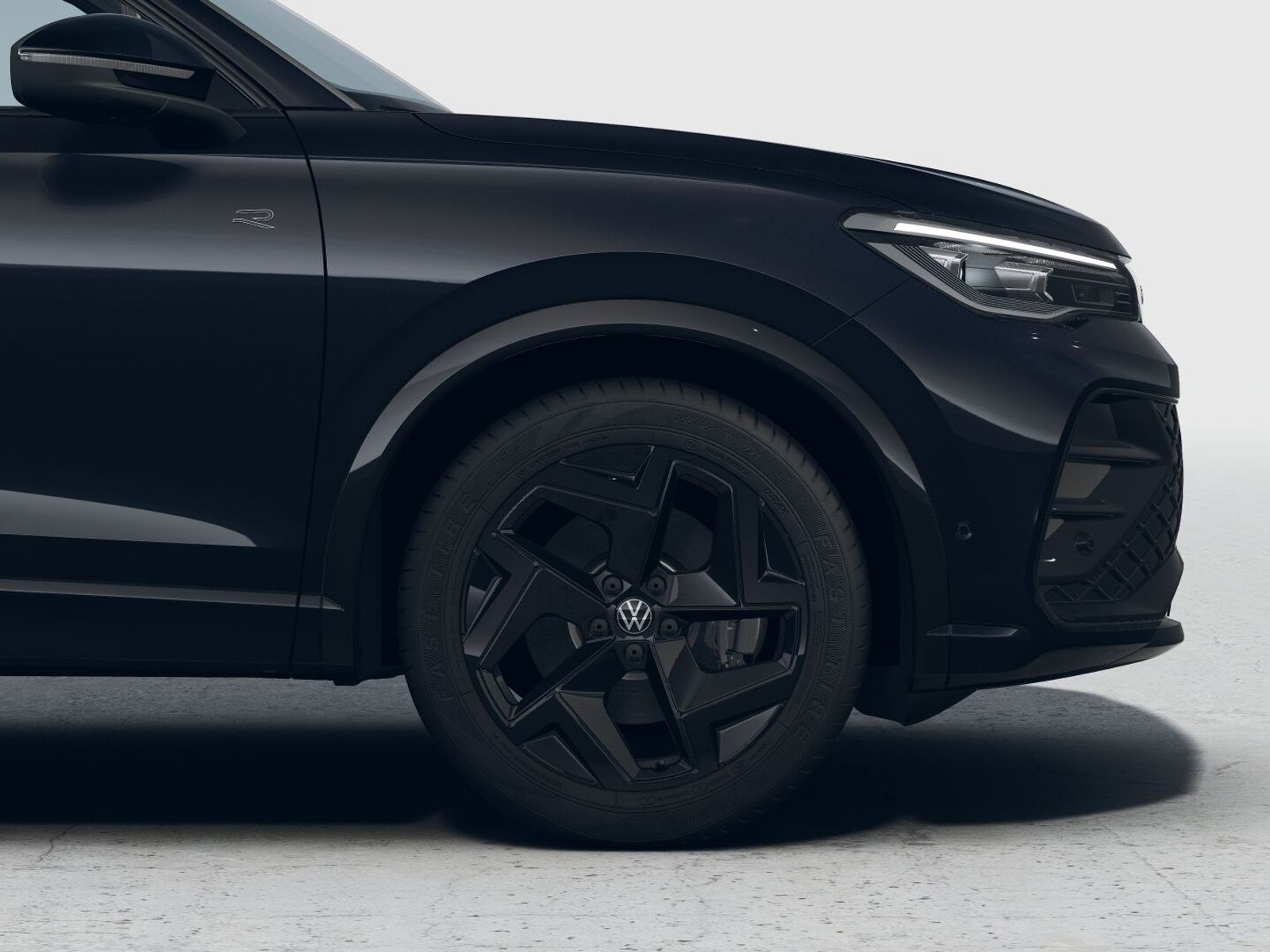 Fahrzeugabbildung Volkswagen Tiguan  R-Line 1.5 eHybrid DSG *AHK, Black Style