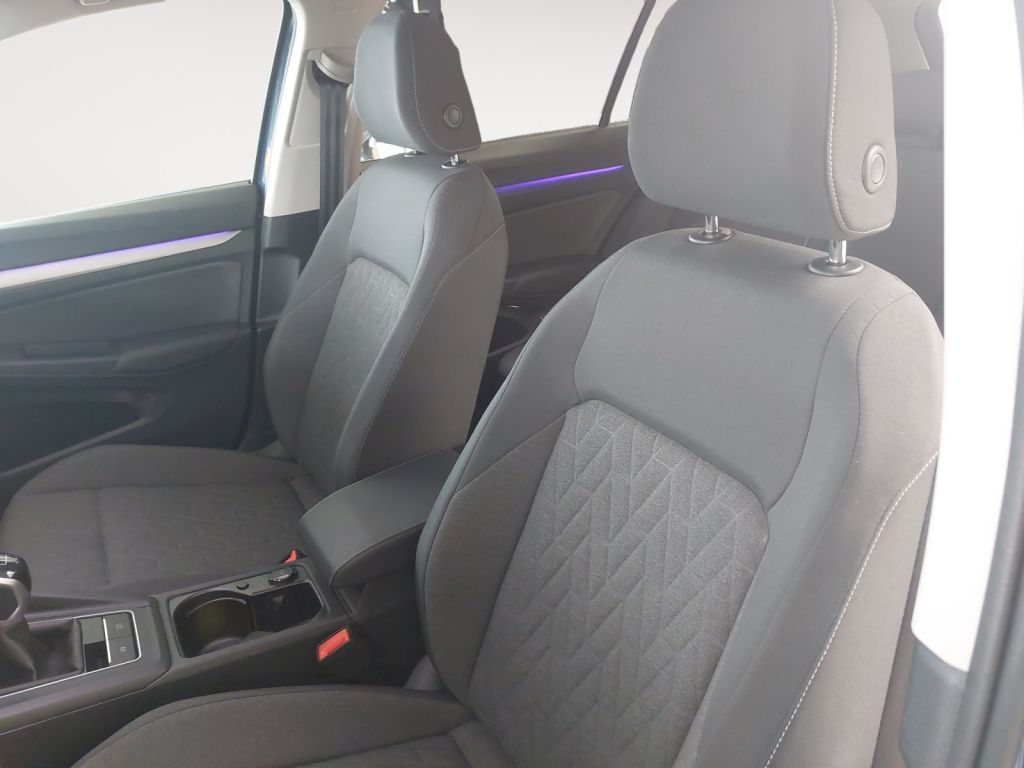 Fahrzeugabbildung Volkswagen Golf Variant 1.5 TSI Life AHZV Navi LED
