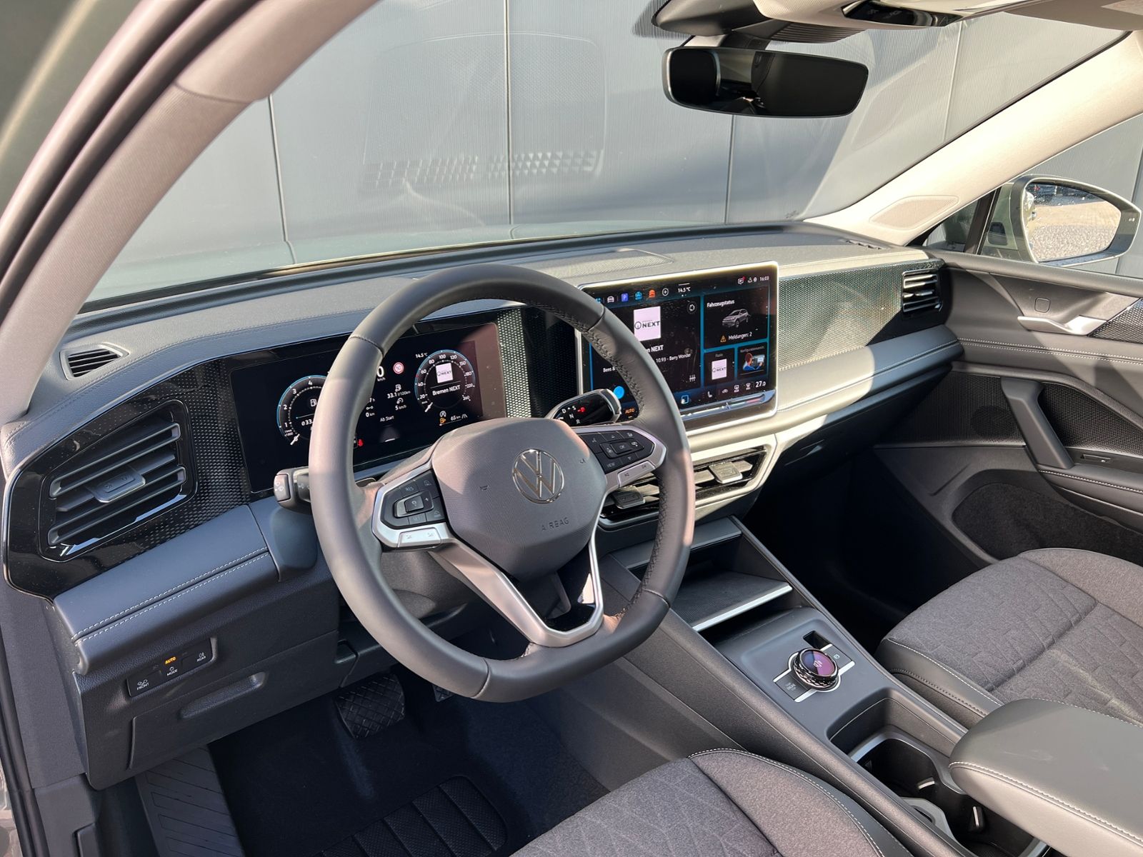 Fahrzeugabbildung Volkswagen Tiguan LIFE 1.5 eTSI DSG *AHK, LED Plus, Kamera,