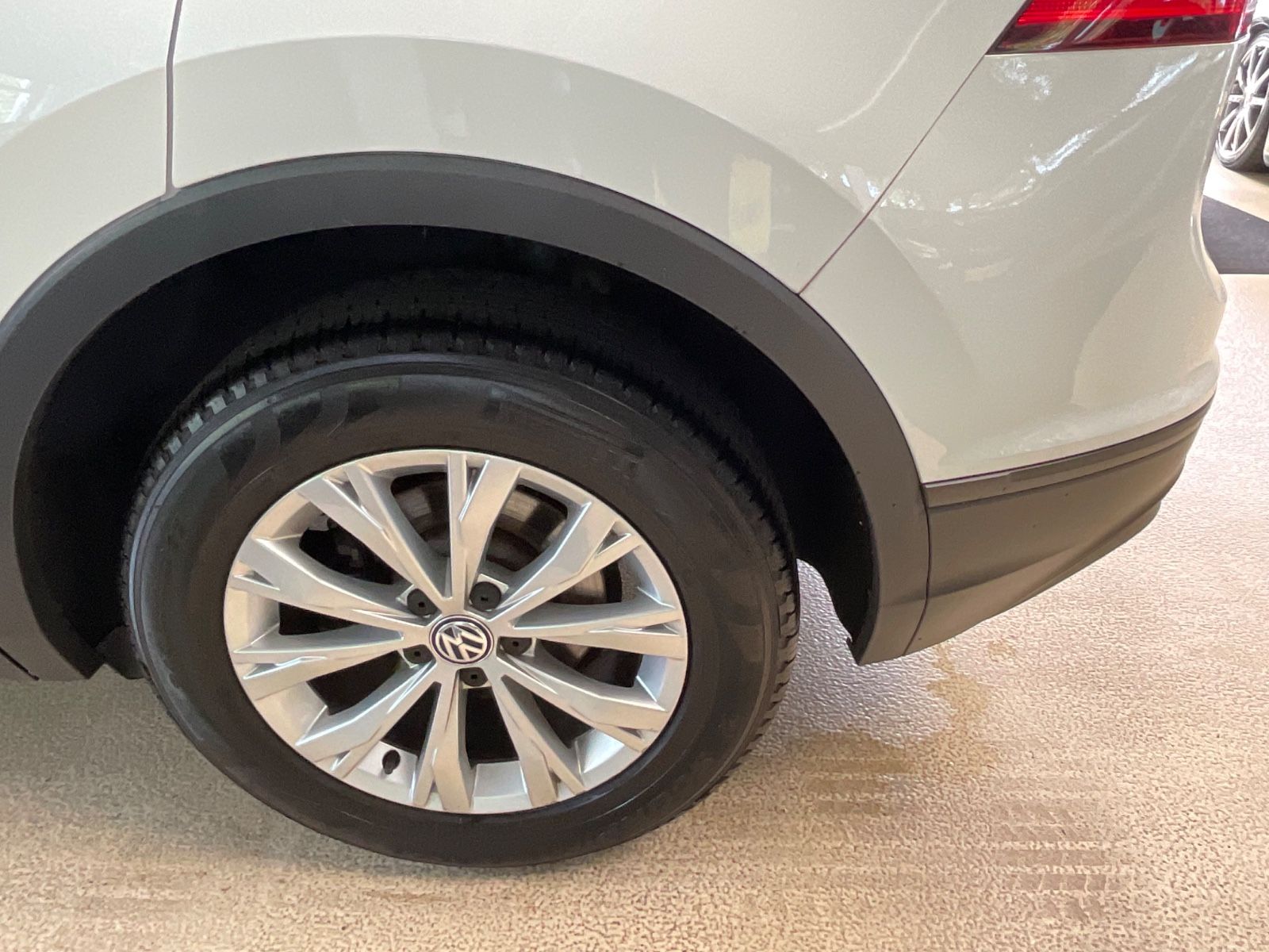 Fahrzeugabbildung Volkswagen Tiguan 1.4TSI DSG Comfortline *LED*NAVI* 1.HAND*