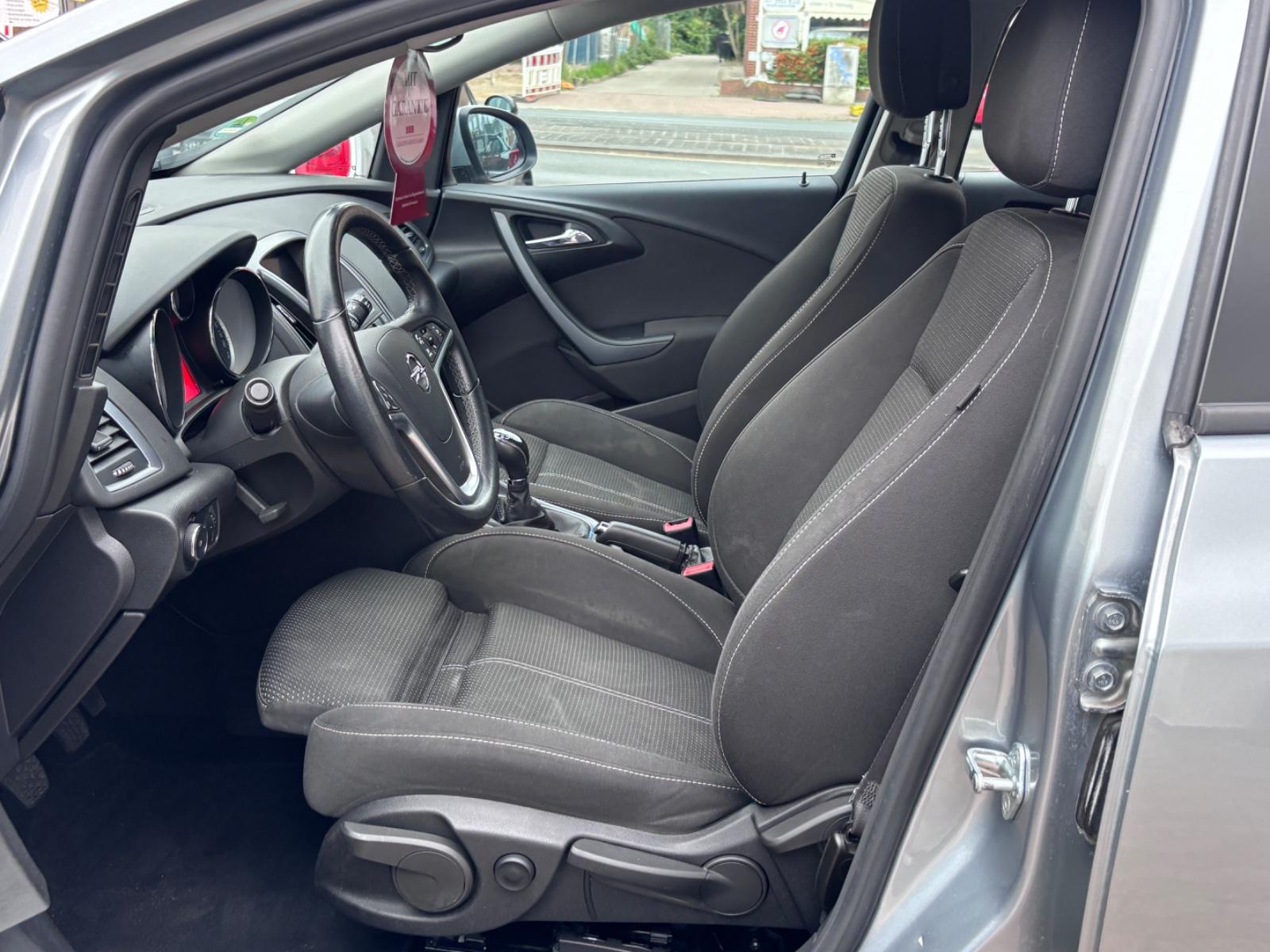 Opel Astra 2014 — photo 11
