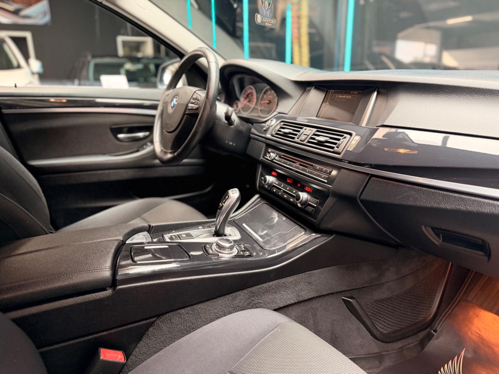 BMW 520i  Touring Bi-Xenon/AHK/Navi/BT/SHZ/PDC