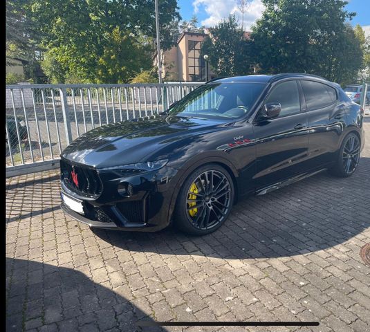 Maserati Levante Trofeo Q4 Ambiente Beleuchtung/Top gepfl