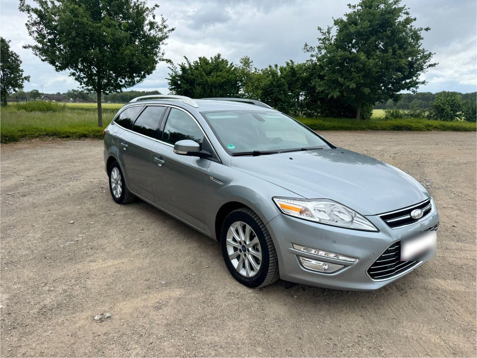 Ford Mondeo 2011 — салон