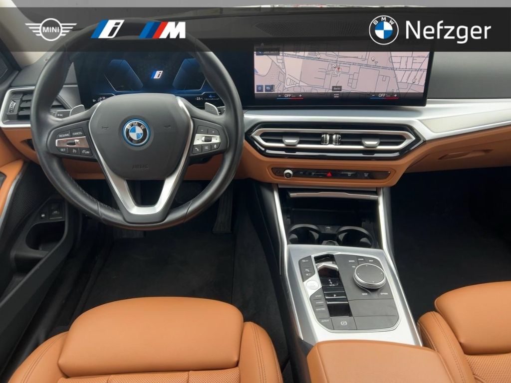 BMW 320 e xDrive Touring Navi Pano HiFi RFK Sportsit foto 10