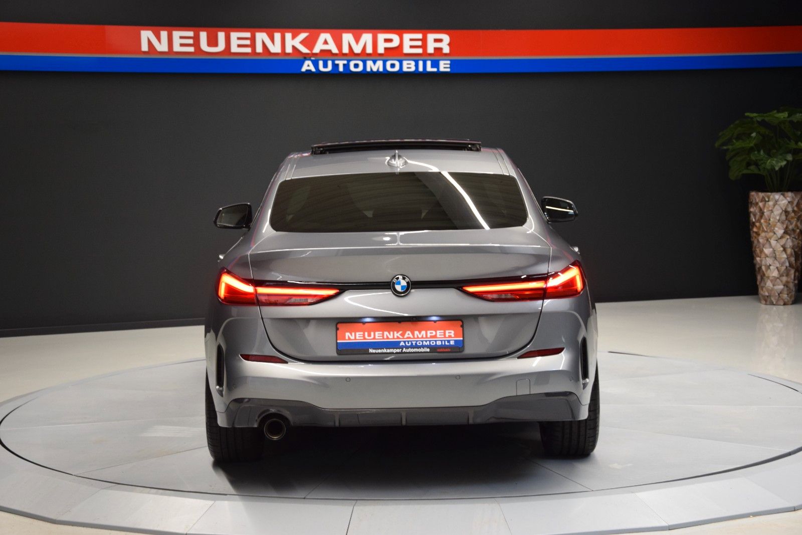 Fahrzeugabbildung BMW 218 i M Sport Gran Coupé HuD Pano Schale ACC