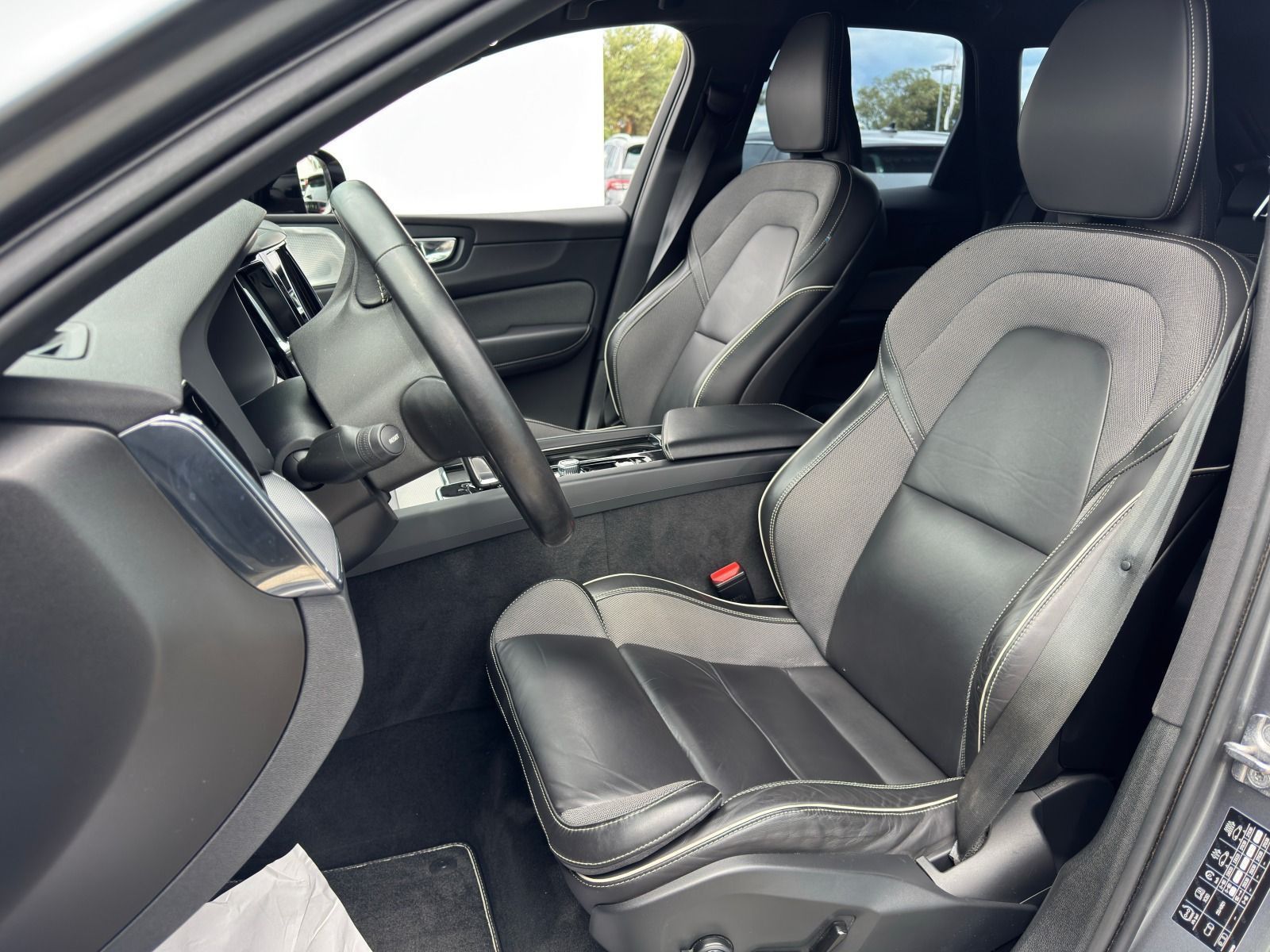 Fahrzeugabbildung Volvo XC 60 R-Design*360°Cam*Harman*21Zoll*AHK