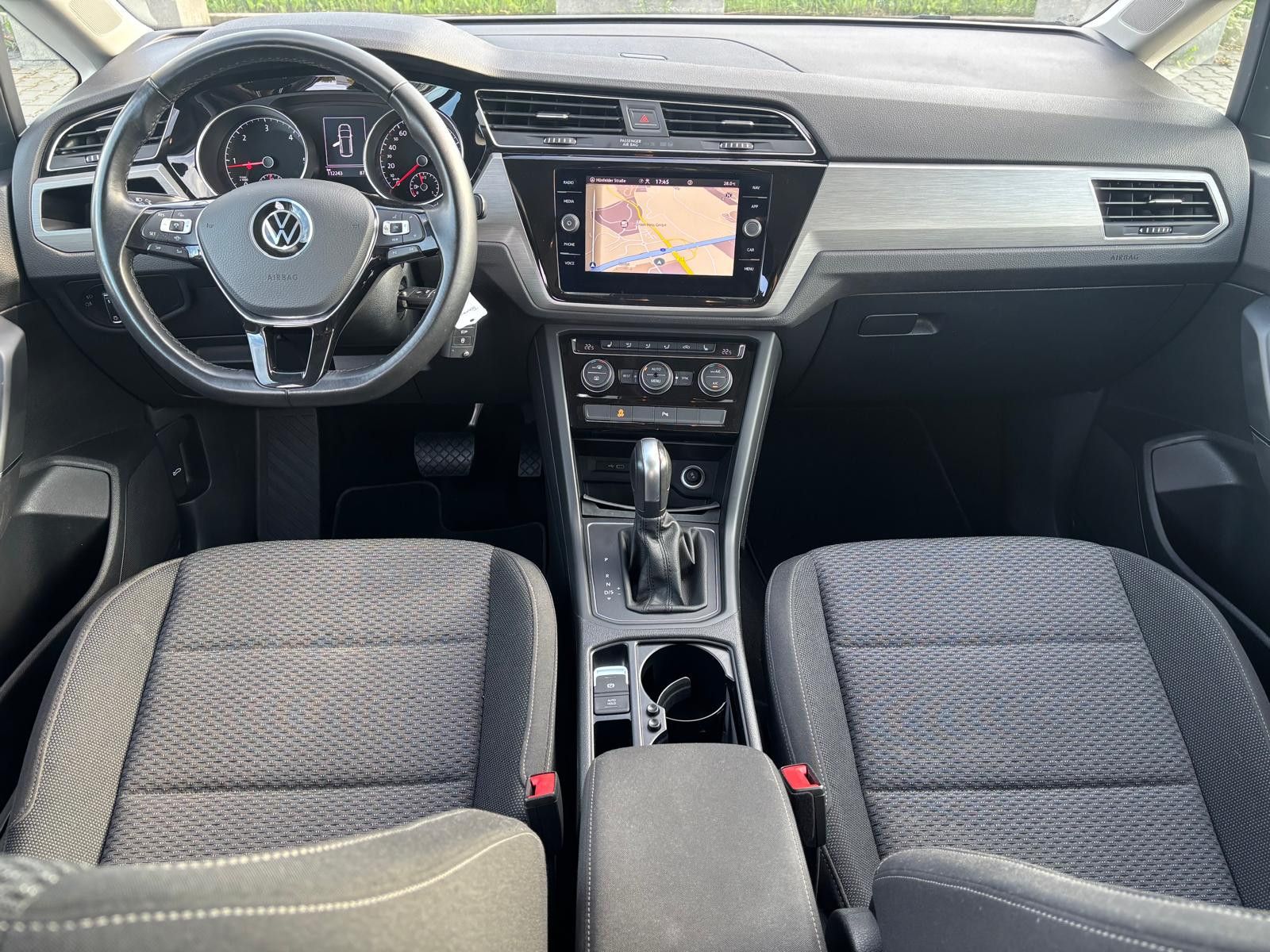 Fahrzeugabbildung Volkswagen Touran 2.0 TDI DSG Comfortline-NAVI-ACC-PDC-SHZ-