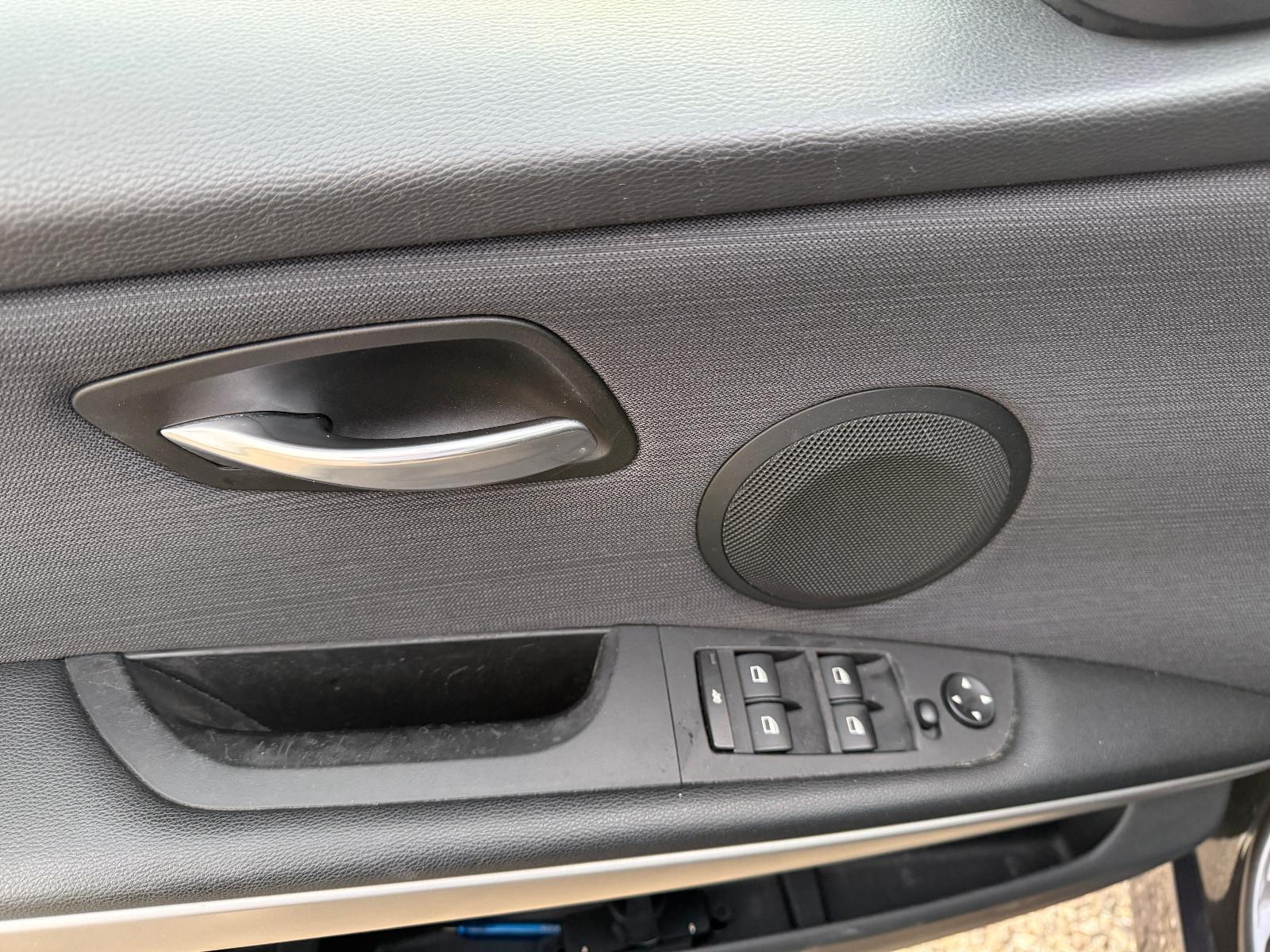 BMW 320 2007 — photo 21