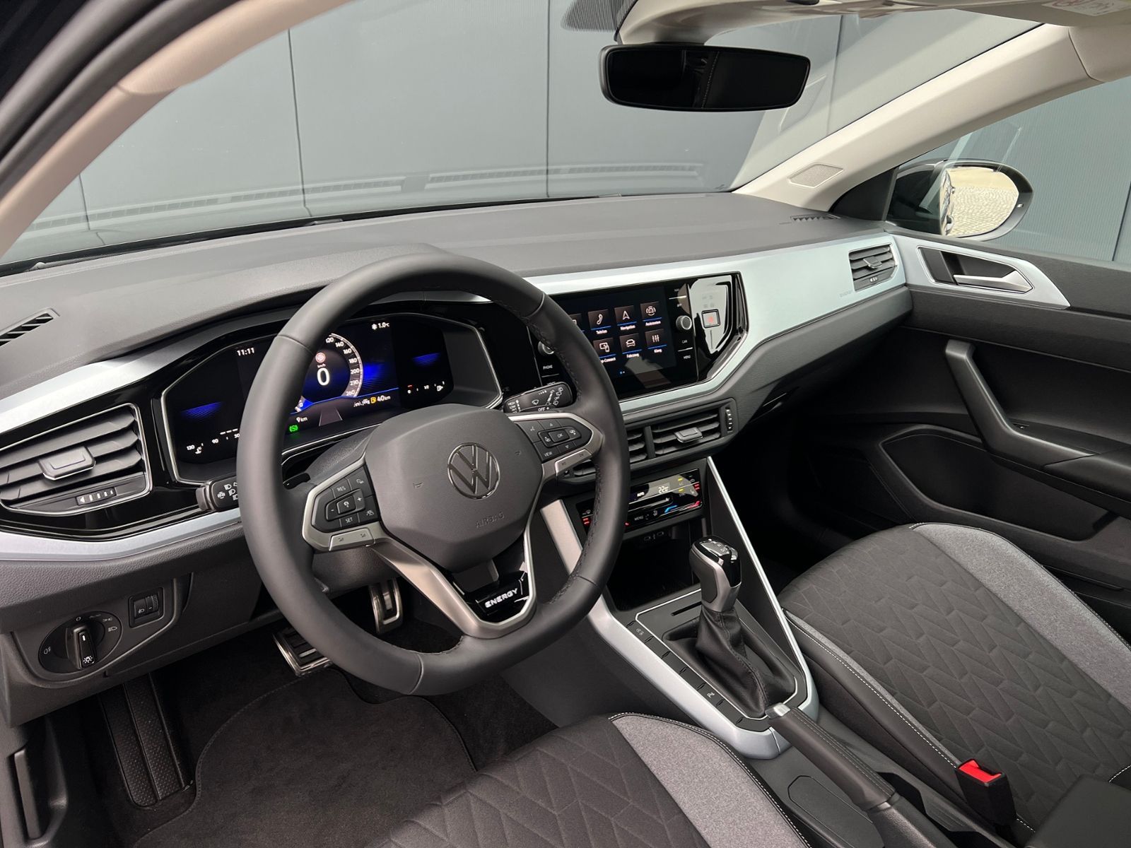 Fahrzeugabbildung Volkswagen Taigo  ENERGY 1.0 TSI DSG *AHK, Ganzjahresreifen