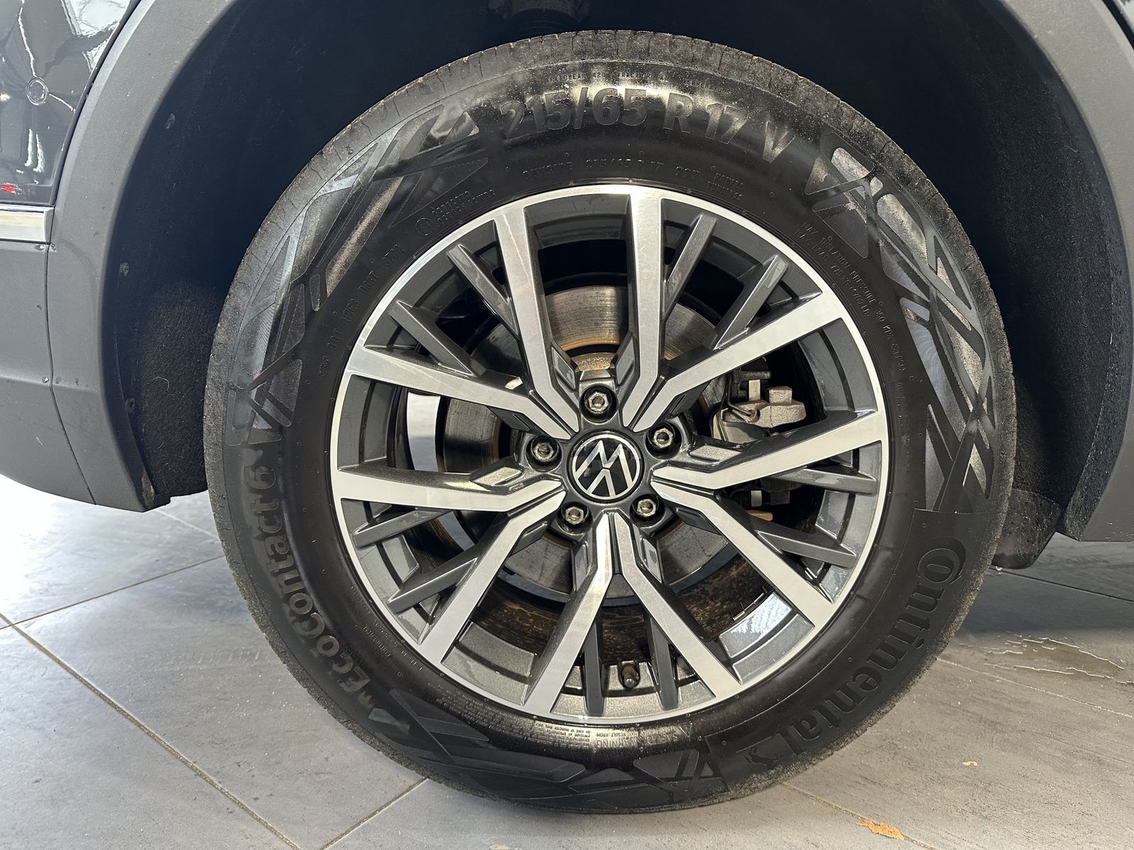 Fahrzeugabbildung Volkswagen Tiguan 1.4 eHybrid DSG Life NAV+LED+AHK+ACC+1HD