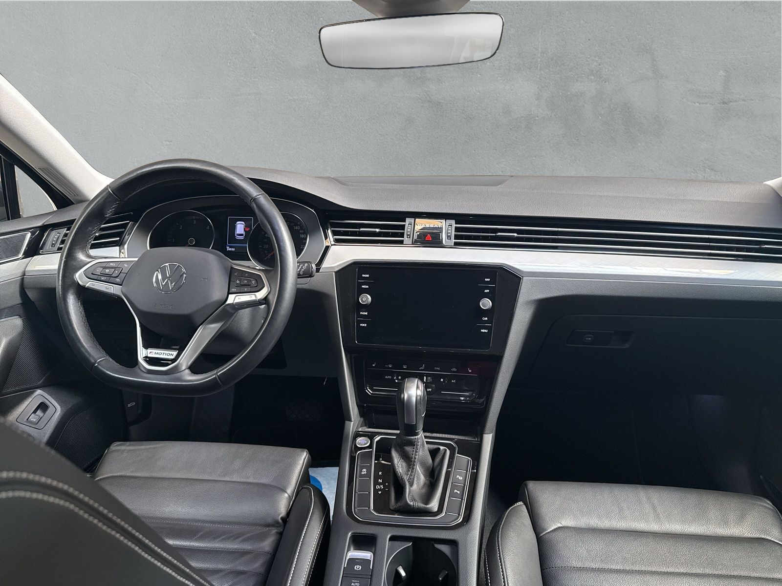 Fahrzeugabbildung Volkswagen Passat Variant 2.0 TDI Business AHK Kamera AppCo