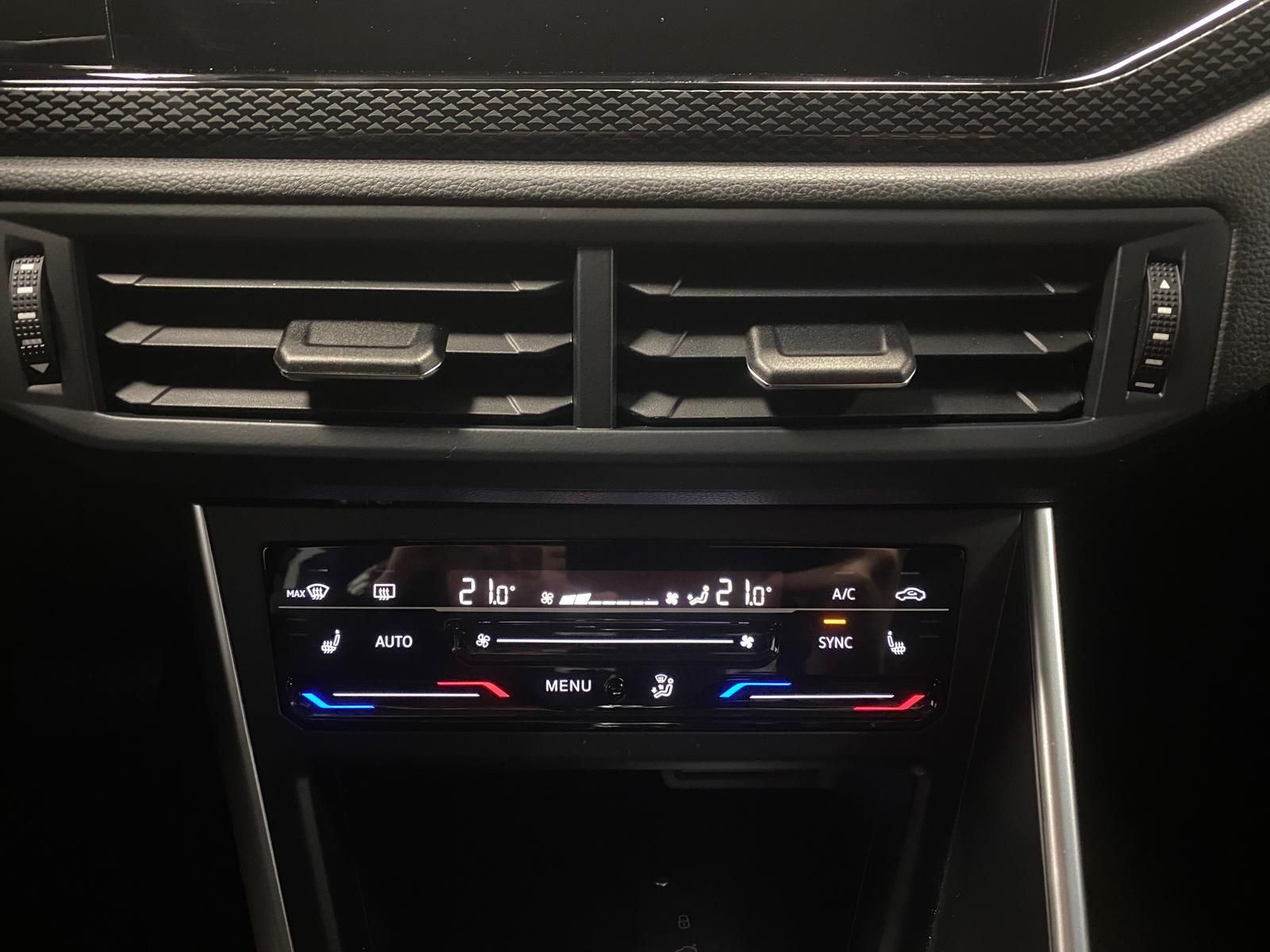 Fahrzeugabbildung Volkswagen Taigo 1.5 16V TSI ACT Life+APP+MATRIX+ALLWETTER+