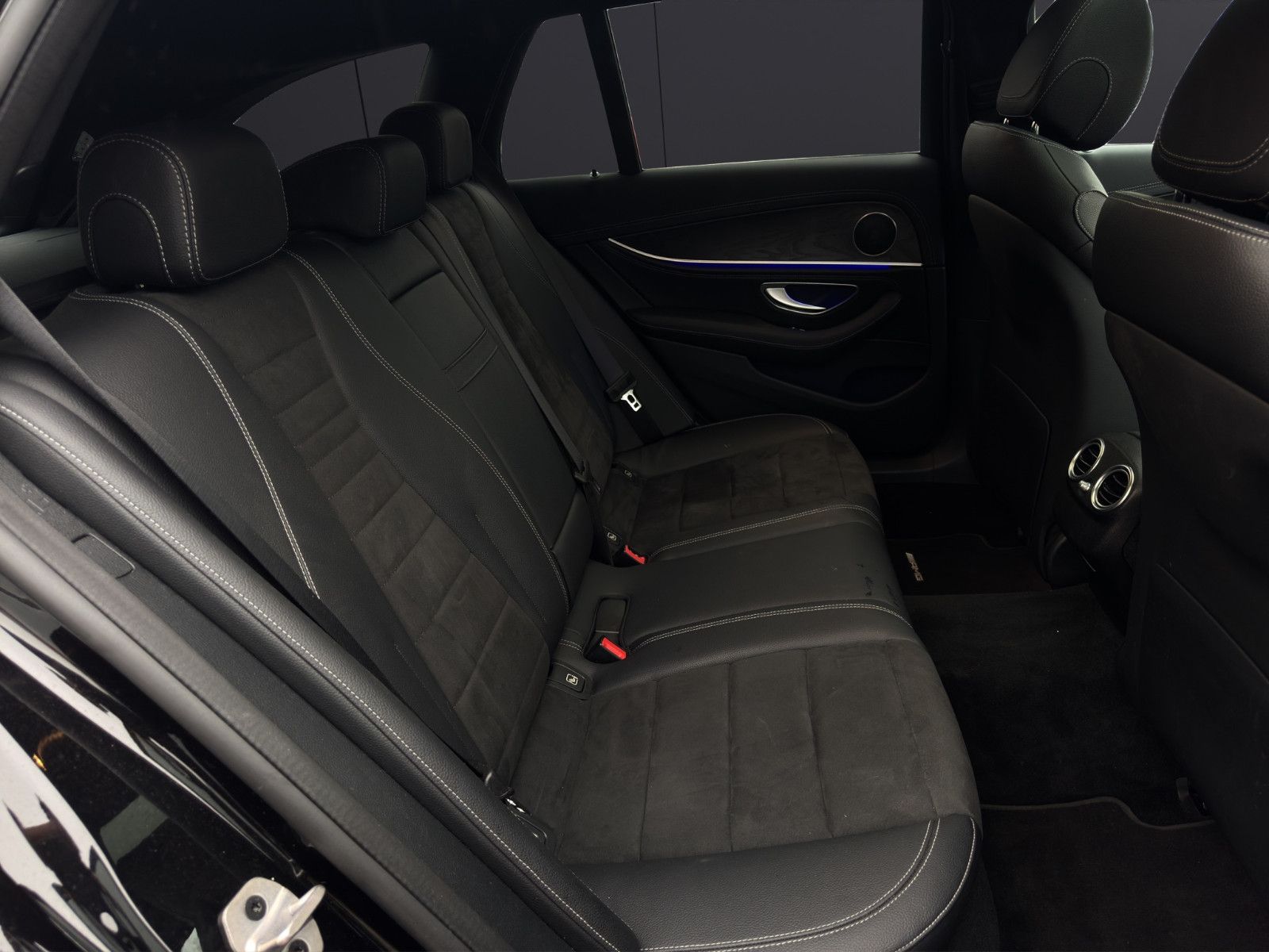 Fahrzeugabbildung Mercedes-Benz E 200 T-Modell AMG-Line*Shzg*Navi*AHK*WideSc*Cam
