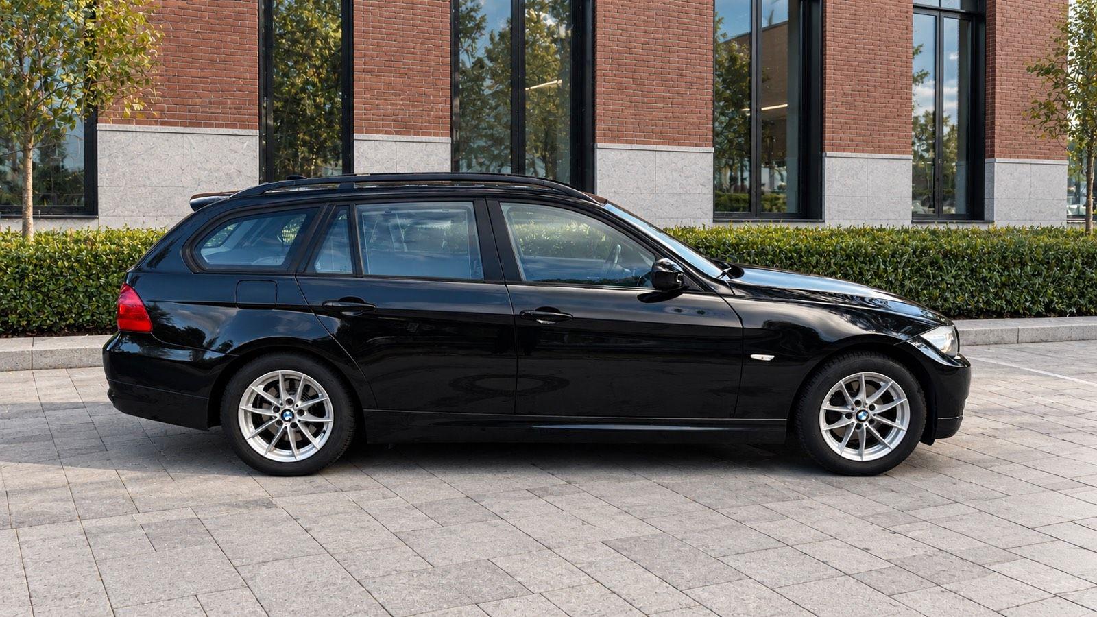 BMW 318 2010 — photo 5