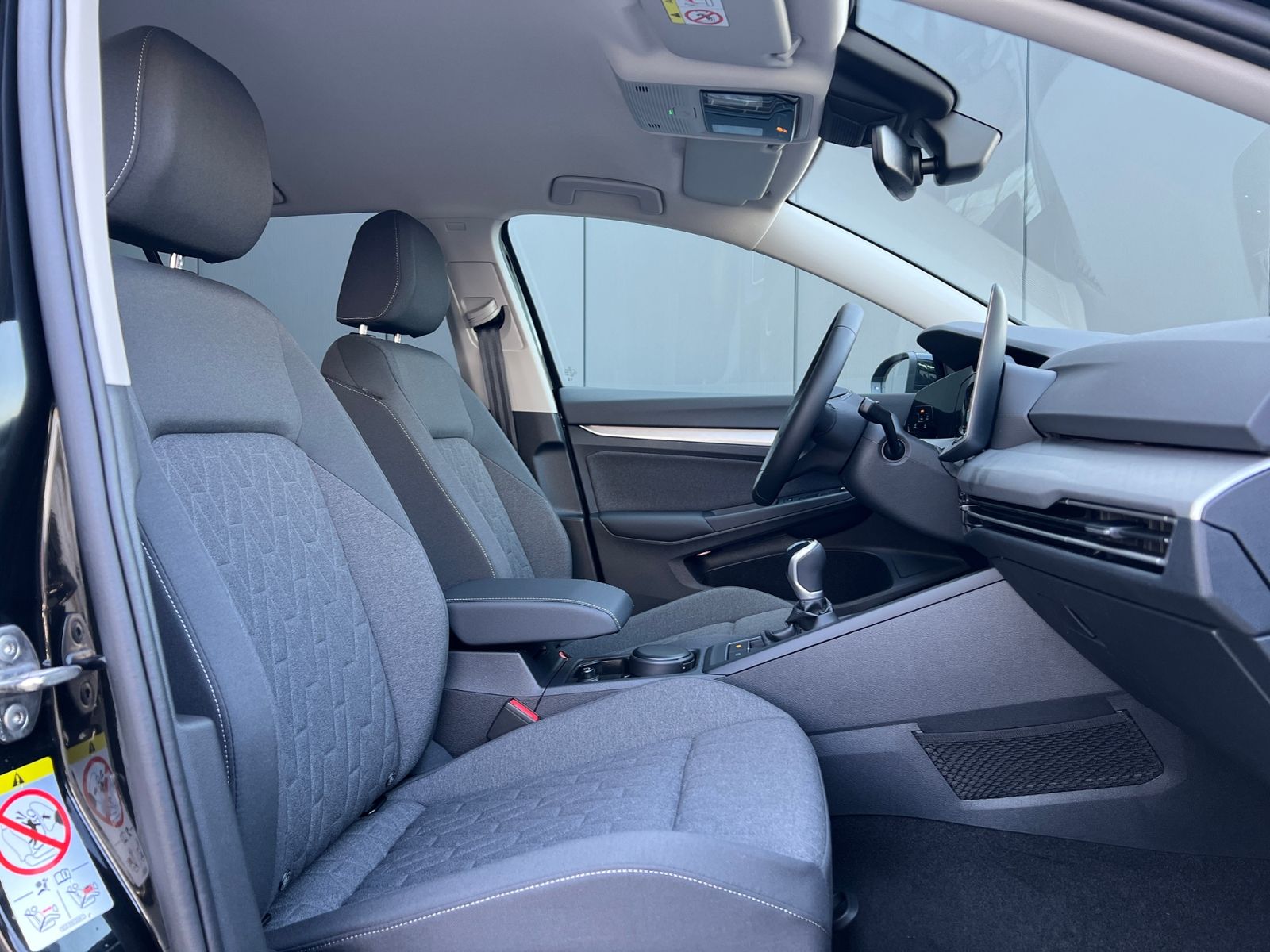 Fahrzeugabbildung Volkswagen Golf VIII Life 1.5 TSI *ACC, Light Assist, Sitzh