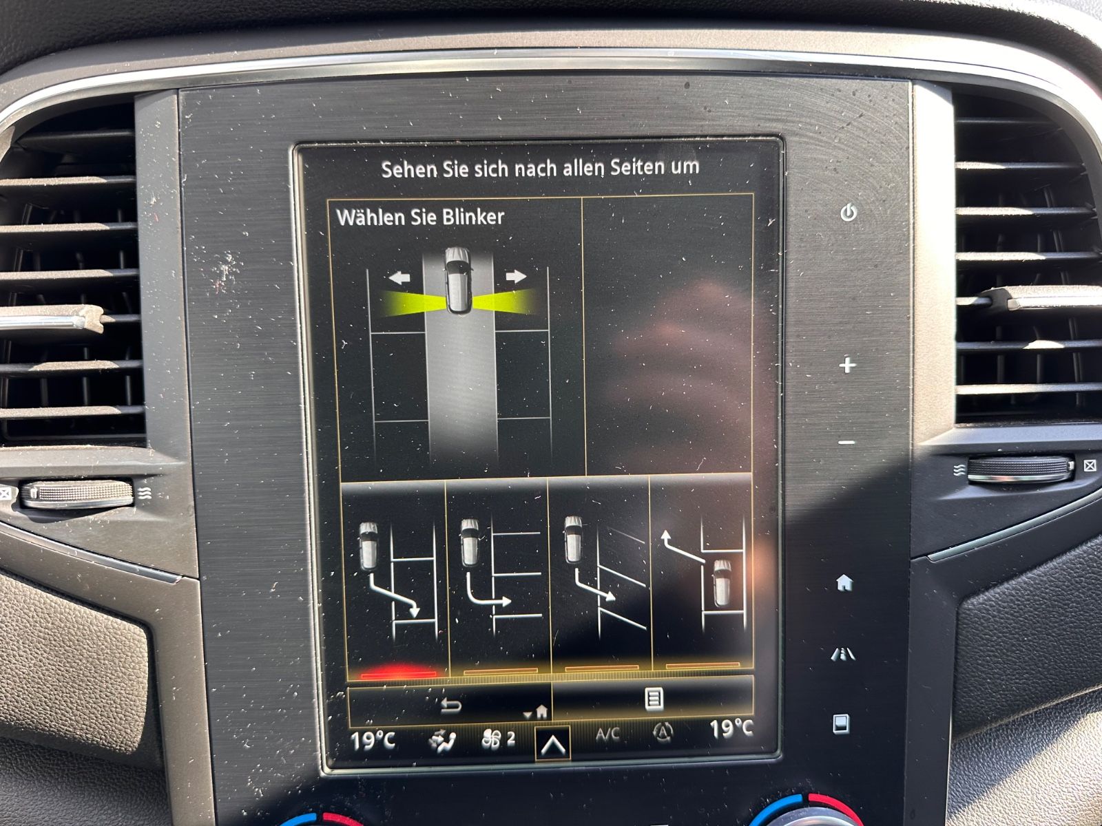 Fahrzeugabbildung Renault Megane Grandtour 1.7 dCi BOSE DCT ACC/Navi/LED