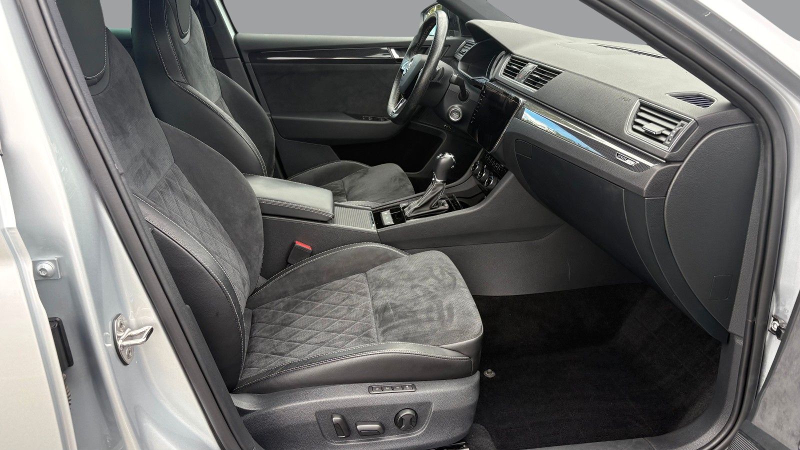 Skoda Superb Combi Sportl. 2.0 TSI 4x4 AHK,DCC,CANTON foto 14