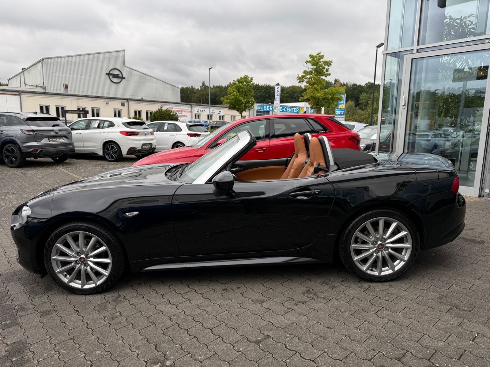 Fahrzeugabbildung Fiat 124 Spider Lusso KAM LED NAVI