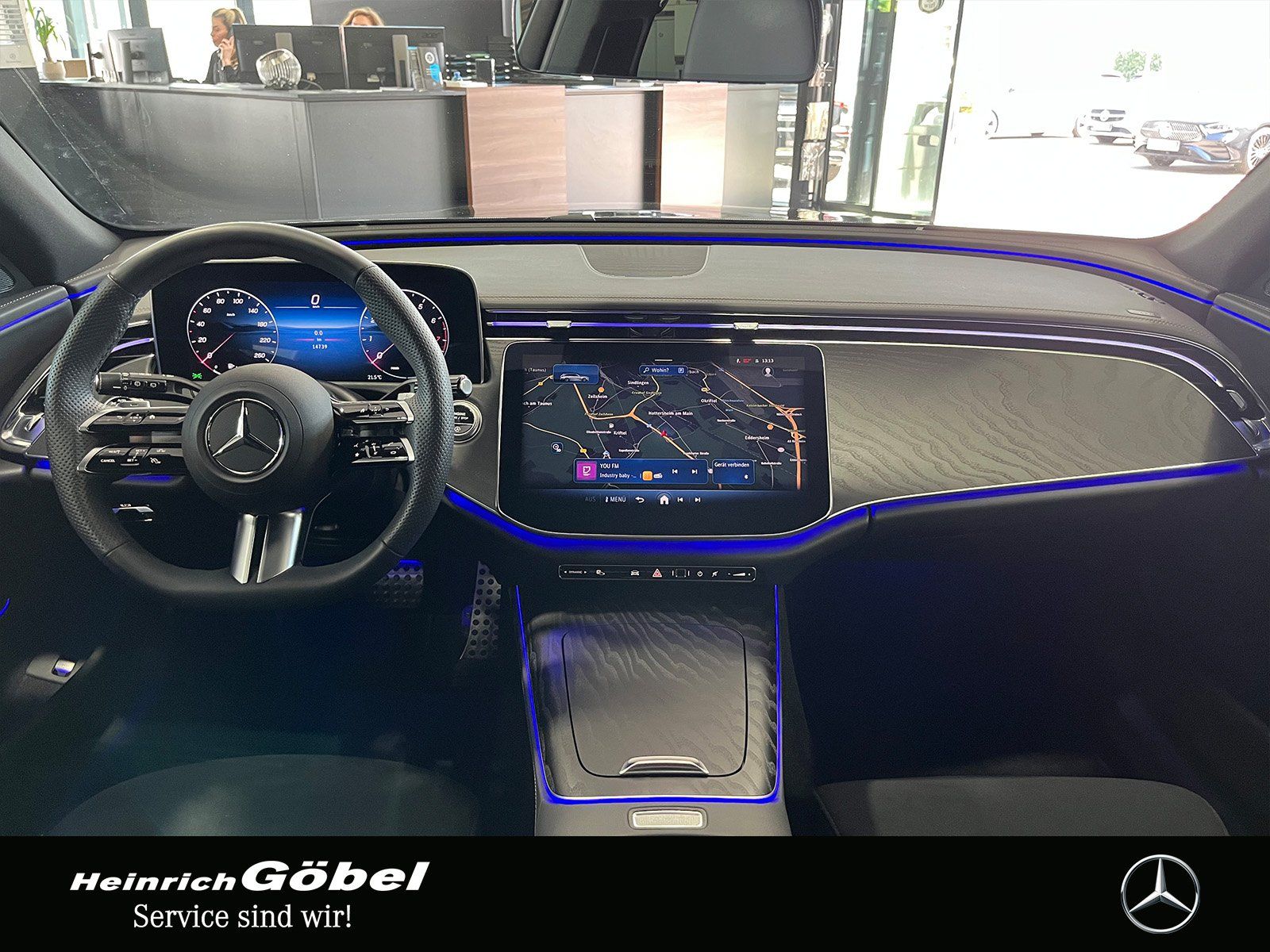 Fahrzeugabbildung Mercedes-Benz E 200 T AMG+NIGHT+DISTRONIC+LED+AMBIENTE+CARPLAY
