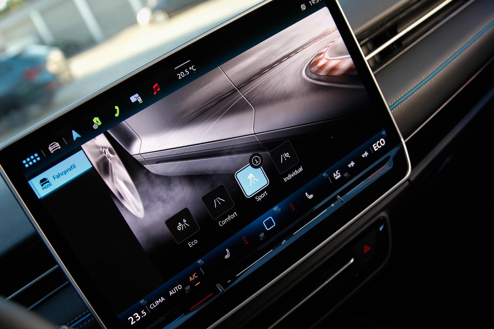 Volkswagen ID.7 Pro 210kW/HUD/Memory/Matrix/32353netto