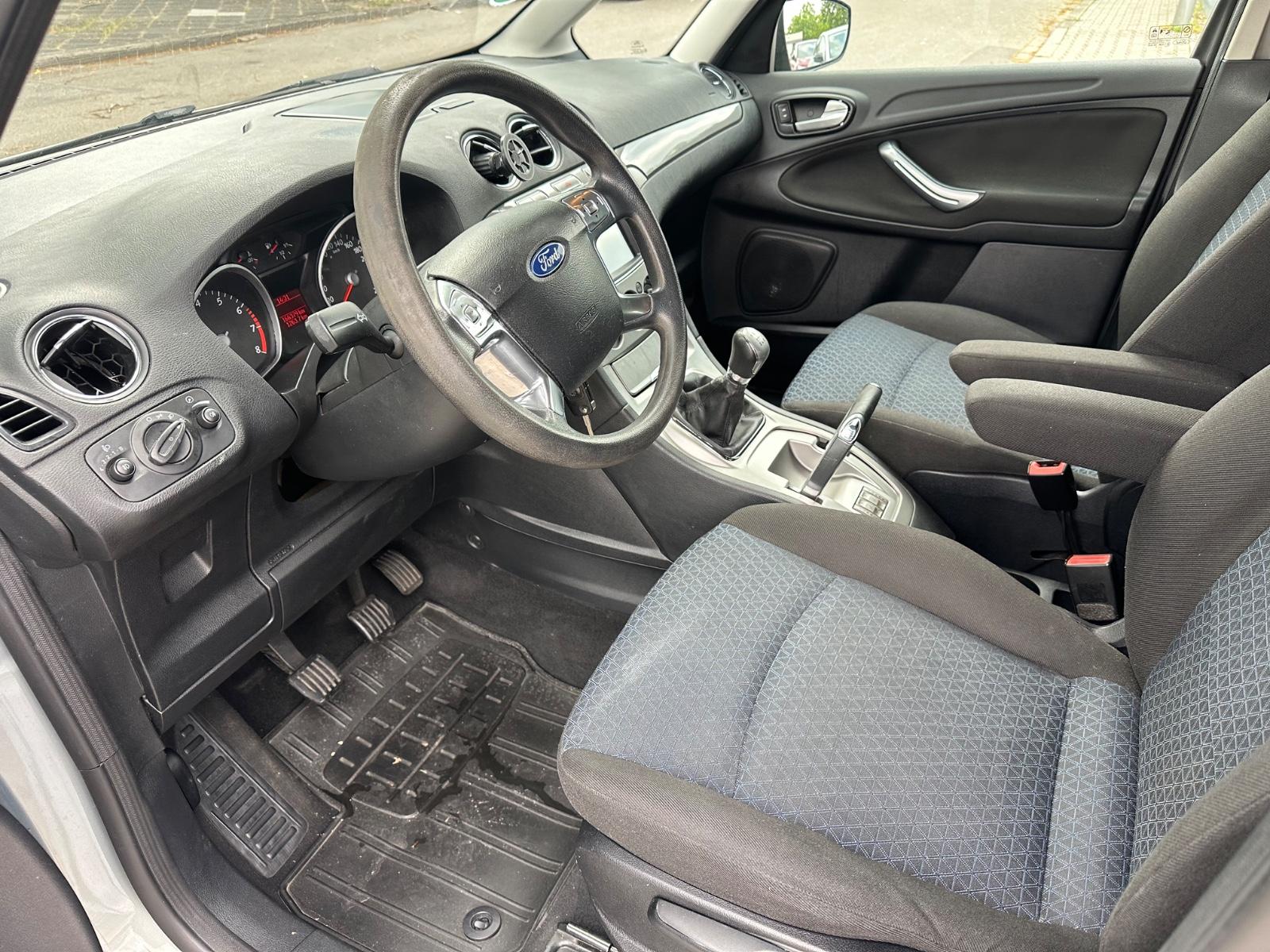 Ford Galaxy 2009 — photo 9