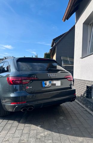 AUDI S4 3.0 TFSI Avant B O Standheizung 