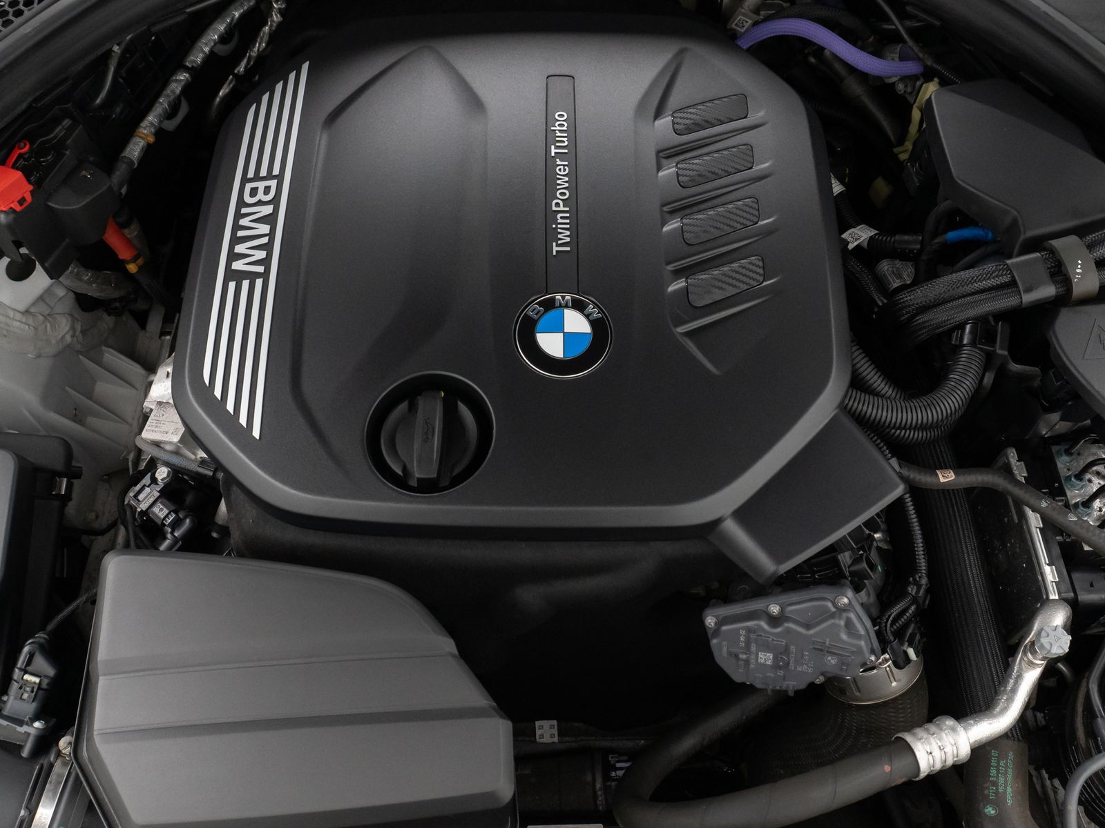 Fahrzeugabbildung BMW 320d  xD Panorama Kamera HUD DAB H/K Lenkradhzg