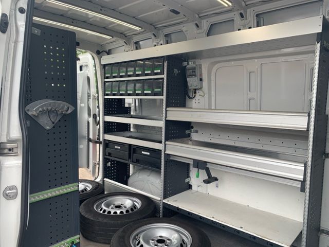 Fahrzeugabbildung Volkswagen Crafter 35 Kasten 2.0 TDI MR 1.HAND AHK STANDHEI