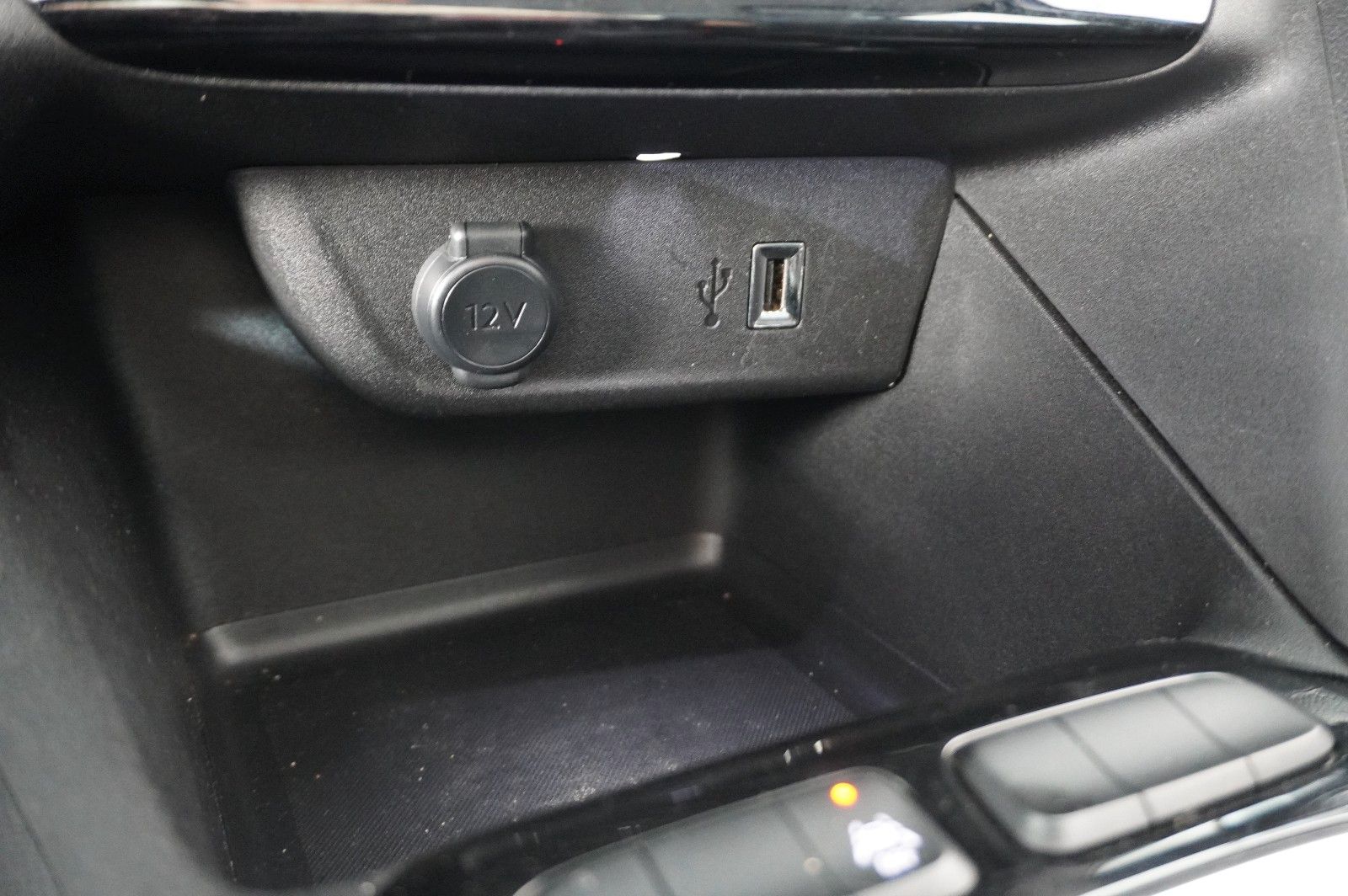 Fahrzeugabbildung Opel Corsa F 1.2T ELEGANCE NAVI/LED/SPORT/VIRTU./DAB+