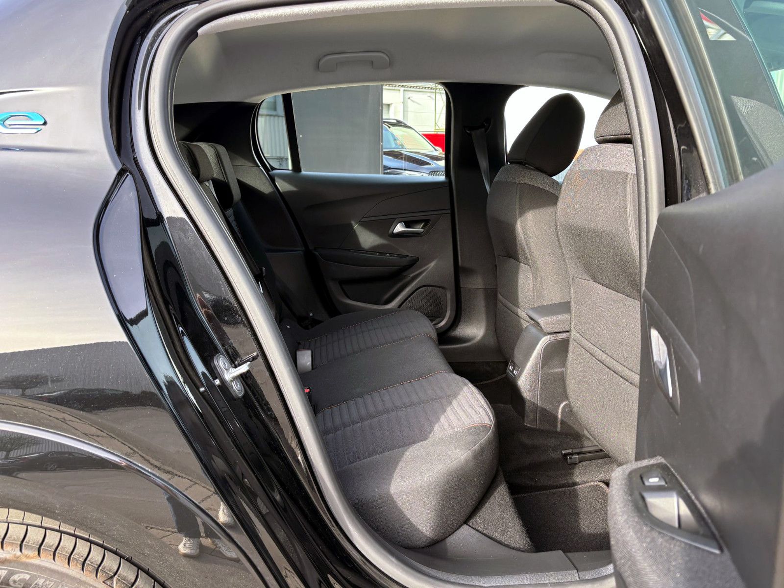 Fahrzeugabbildung Peugeot 208-e Active Pack 50kWh LED SHZ NAV KLIMA PDC BT