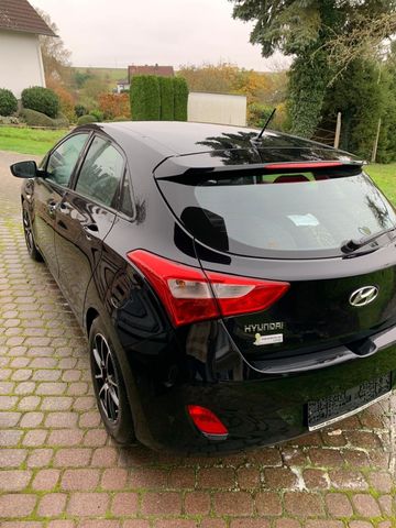 Hyundai i30 1,6 aus erster Hand