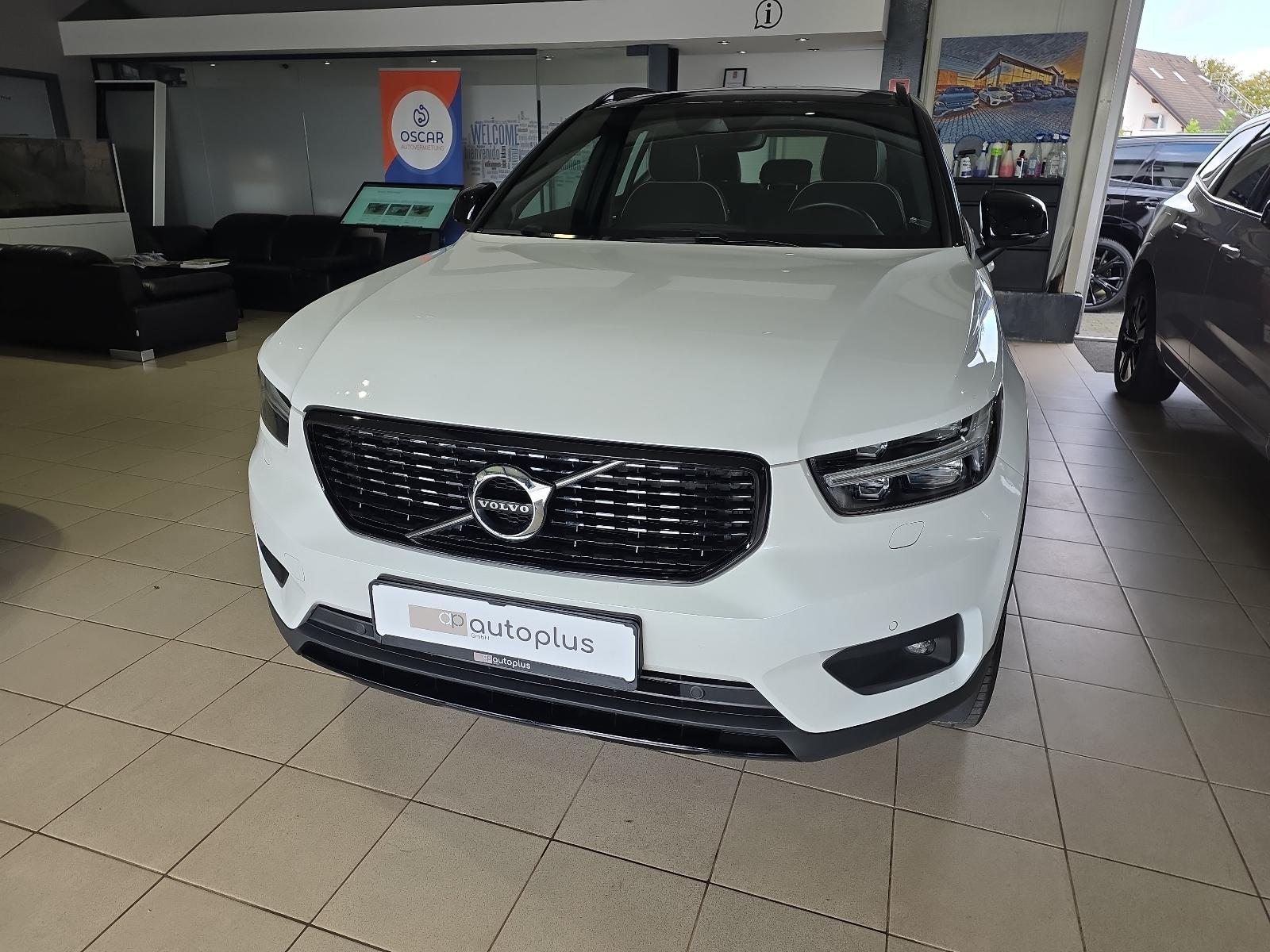 Volvo XC40 B4 R-Design AWD AHK Kamera LED WinterPaket
