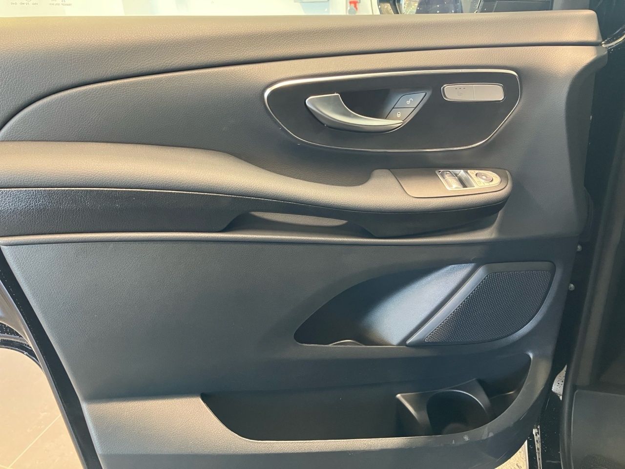 Fahrzeugabbildung Mercedes-Benz V 250 d STY / L Liegebank LED AHK Allrad Kamera