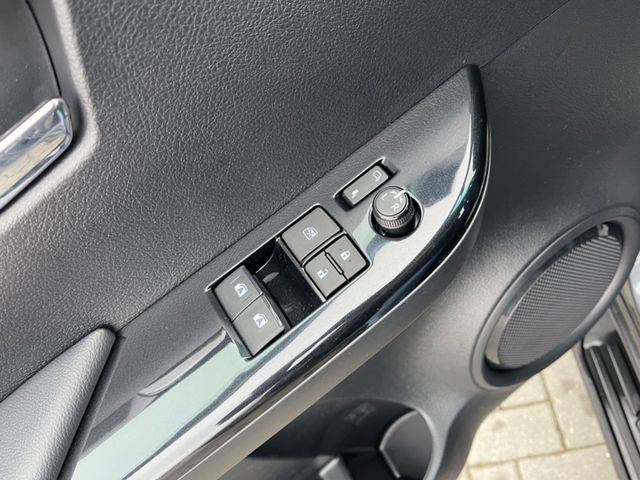 Toyota Hilux Invincible X-Tra Cab Grau Auto
