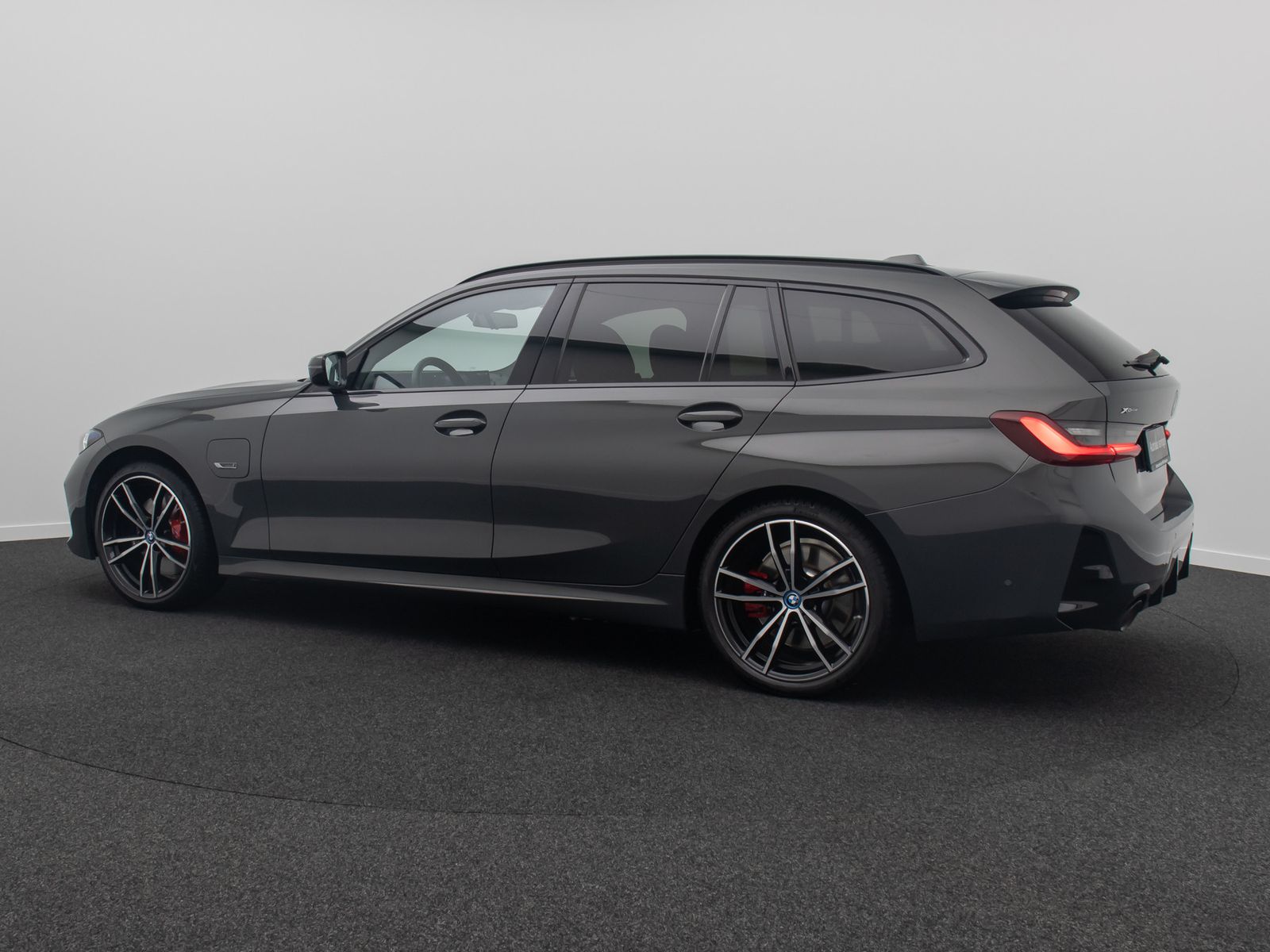 Fahrzeugabbildung BMW 330e xD M Sport HUD DAB Kamera HiFi Komf 19Zoll