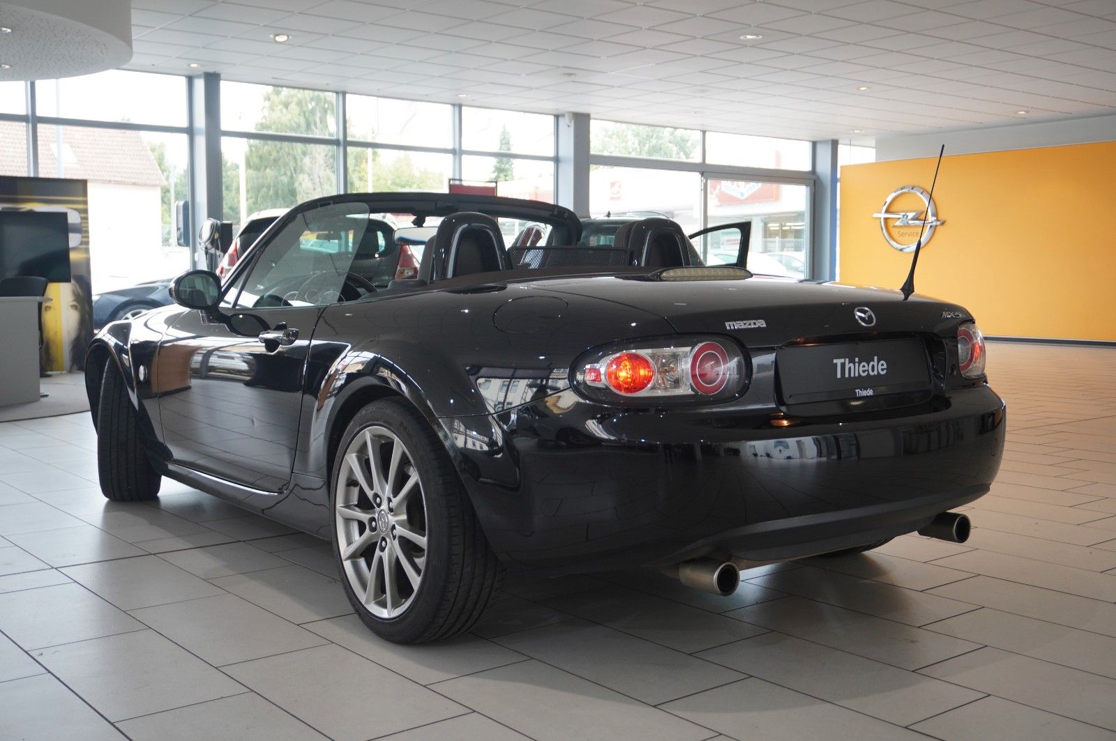Fahrzeugabbildung Mazda MX-5 1.8 NISEKO ROADSTER SPORT/SHZ/NEBEL/MULTI.