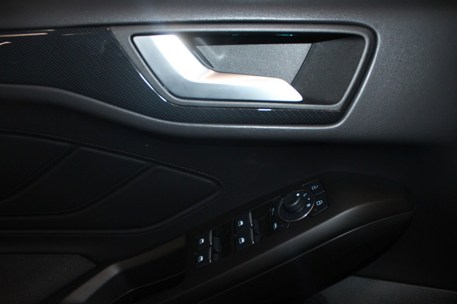 Fahrzeugabbildung Ford Focus ST-Line X Aut. Matrix-LED ACC B&O WinterP.