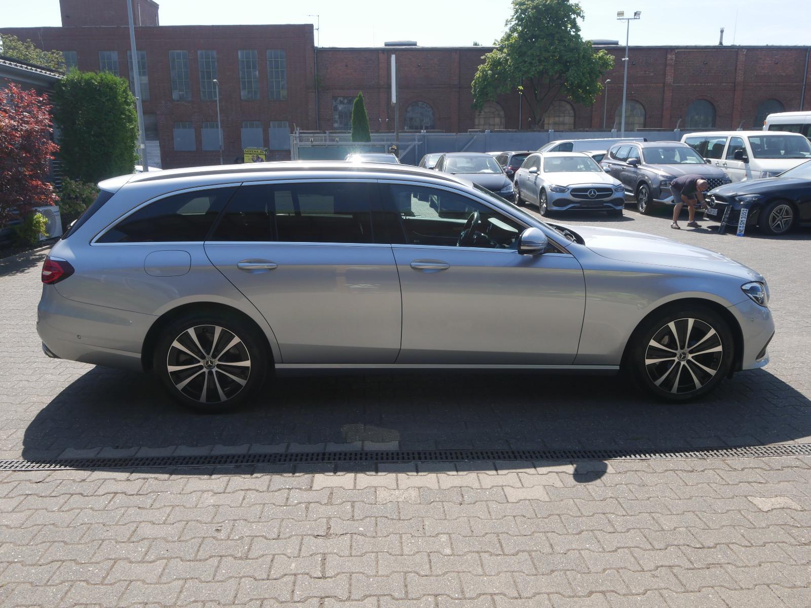 Mercedes-Benz E 300 de T Avantg. Business Distronic MBUX Navi