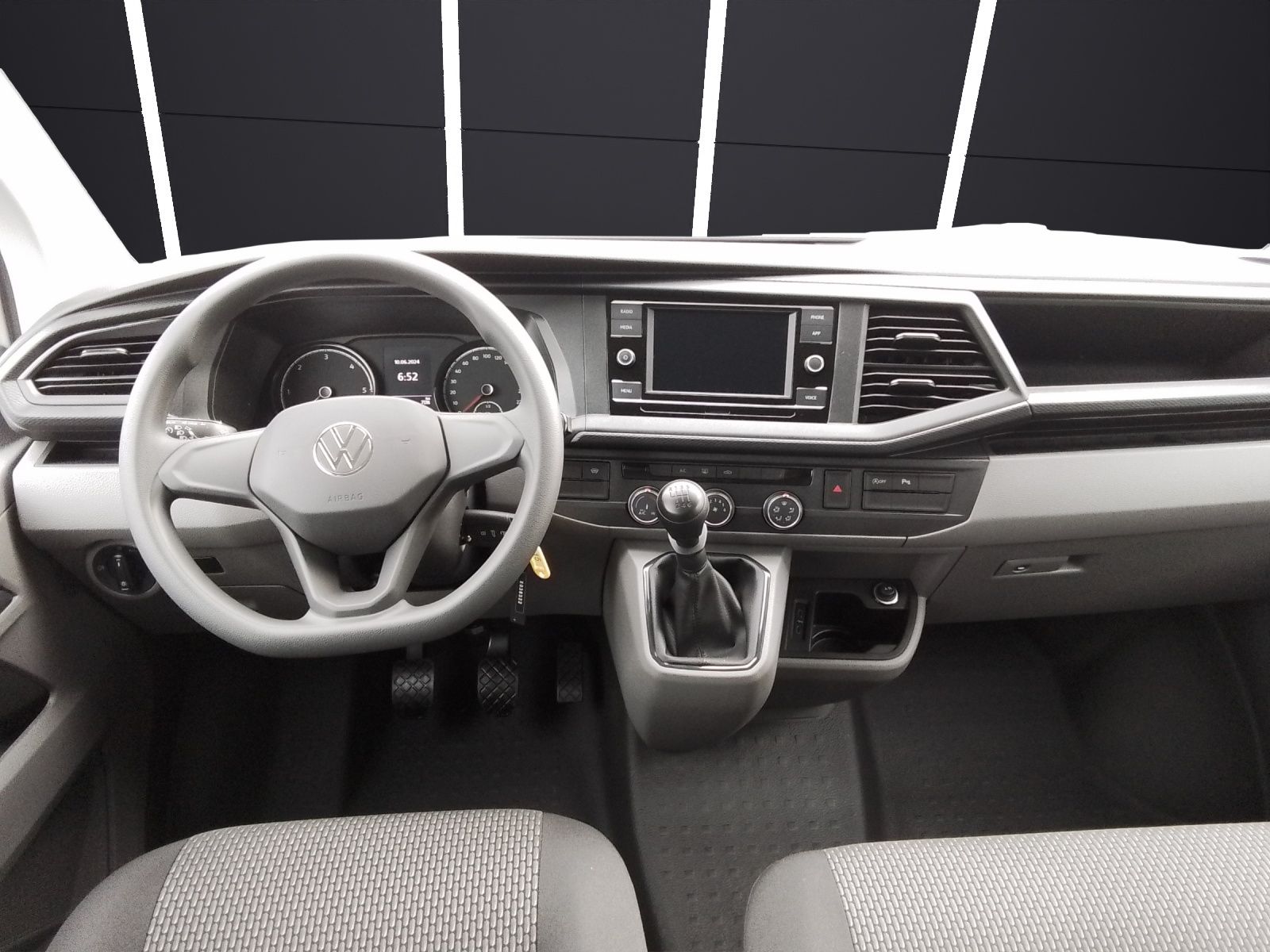 Fahrzeugabbildung Volkswagen T6 Kombi T6.1 TDI 9-Sitzer LED VORB. AHK KLIMA