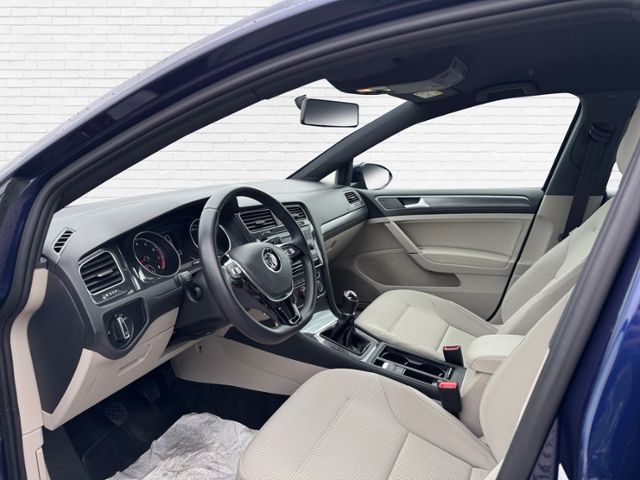 Fahrzeugabbildung Volkswagen Golf Comfortline 1.0 TSI 5-Gang AC PDC ZV