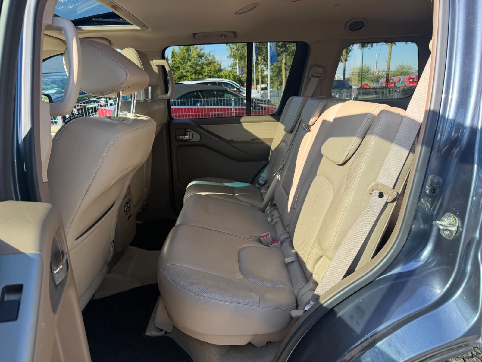 Nissan Pathfinder LE 2.5 dCi 171 ch BVA 4x4 / 7 places / 1ère main / Toit ouvrant / Cuir / Caméra de recul
