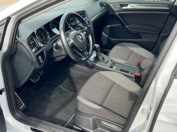 Volkswagen Golf - 8
