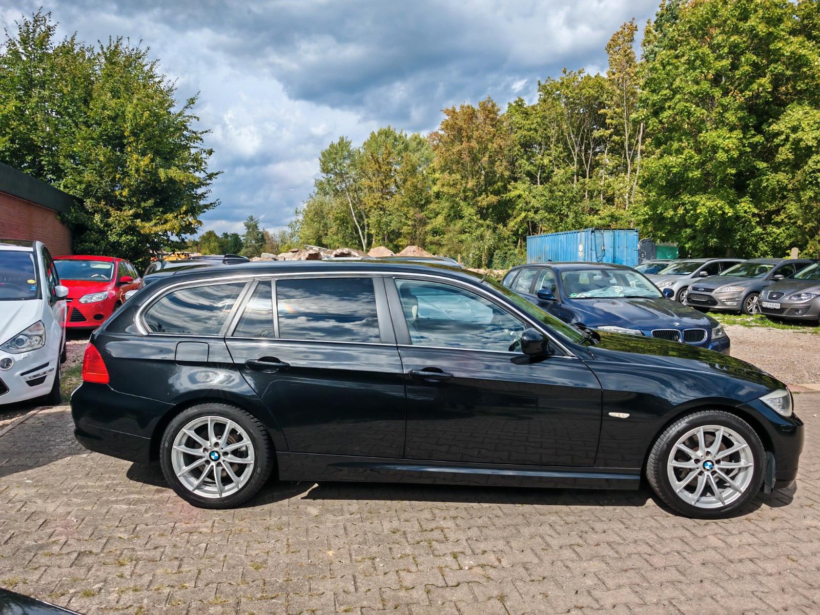 BMW 318 2011 — photo 16