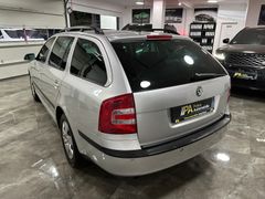 Fahrzeugabbildung Skoda Octavia 1.6 Combi Ambiente / Navi Klima PDC GSD