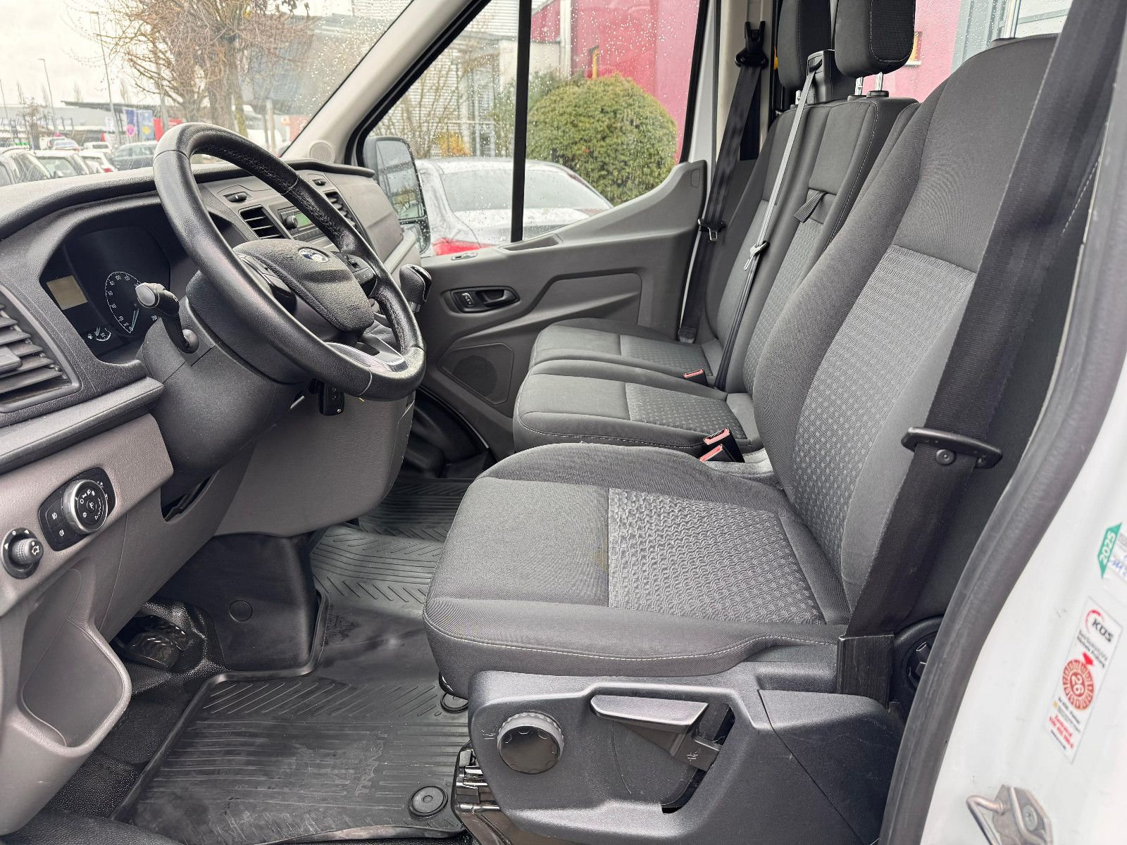 Fahrzeugabbildung Ford Transit 350 L3H2 *'ROLLSTULL LADERAMPE*9-SITZE*