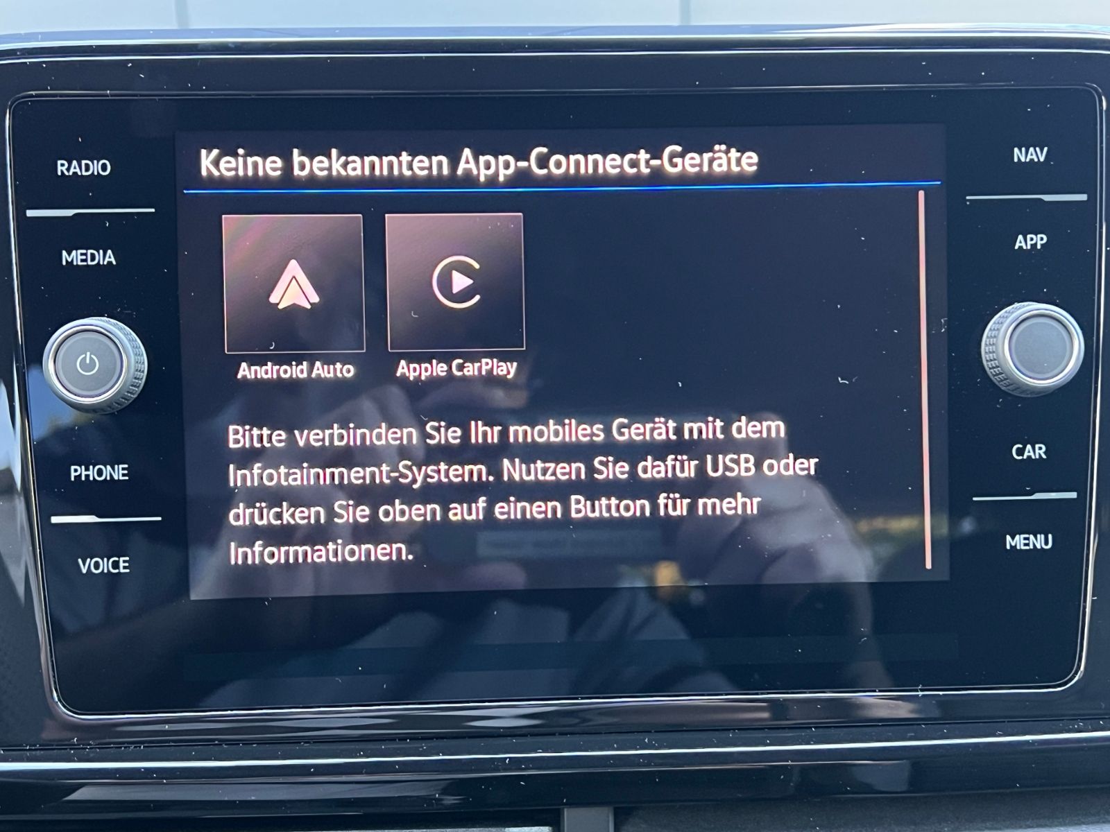 Fahrzeugabbildung Volkswagen T-Roc R-Line 1.5 TSI DSG *AHK, Pano, Black Style