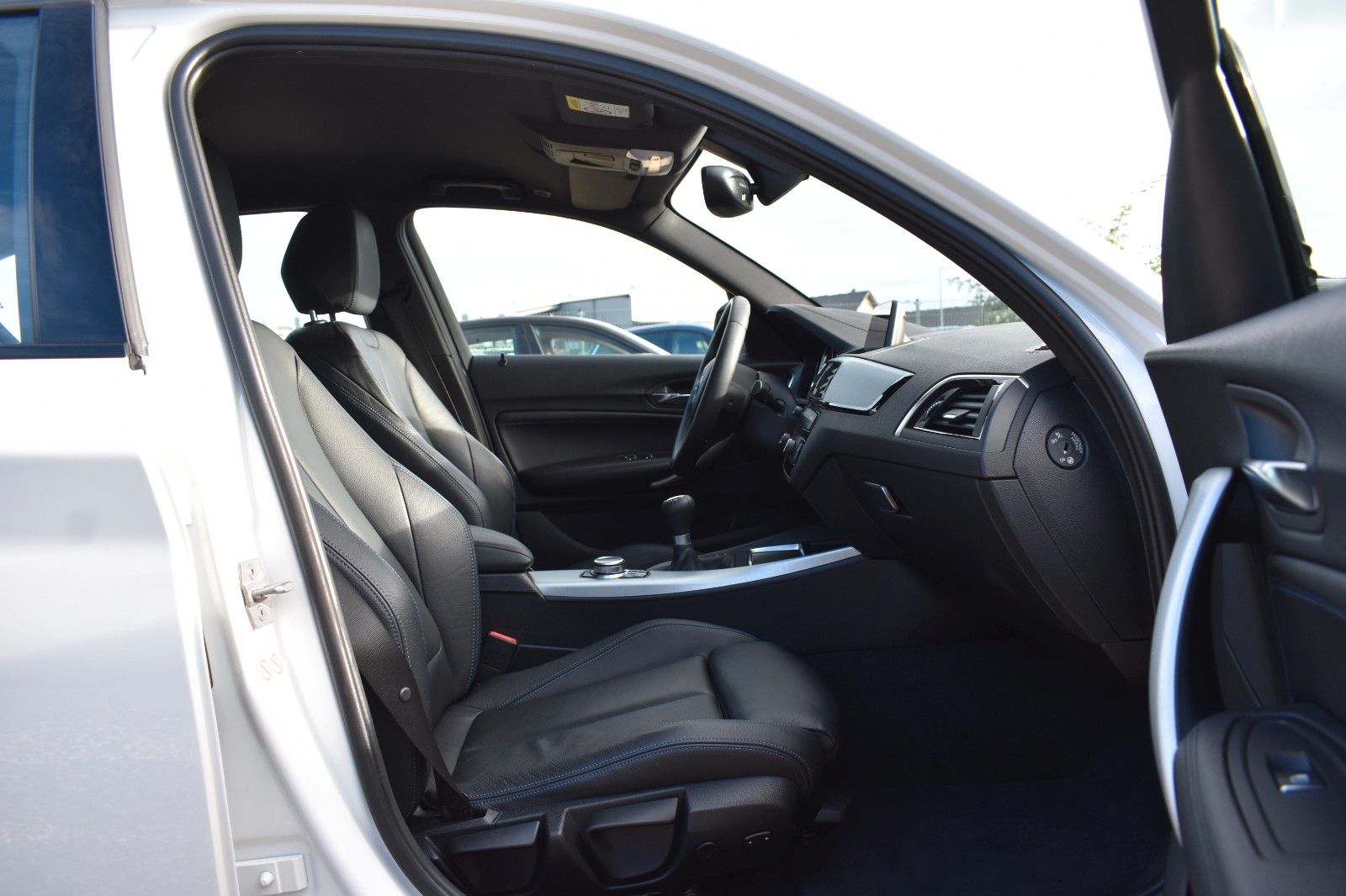 Fahrzeugabbildung BMW 118i Lim. Edition M Sport Shadow Navi Leder LED