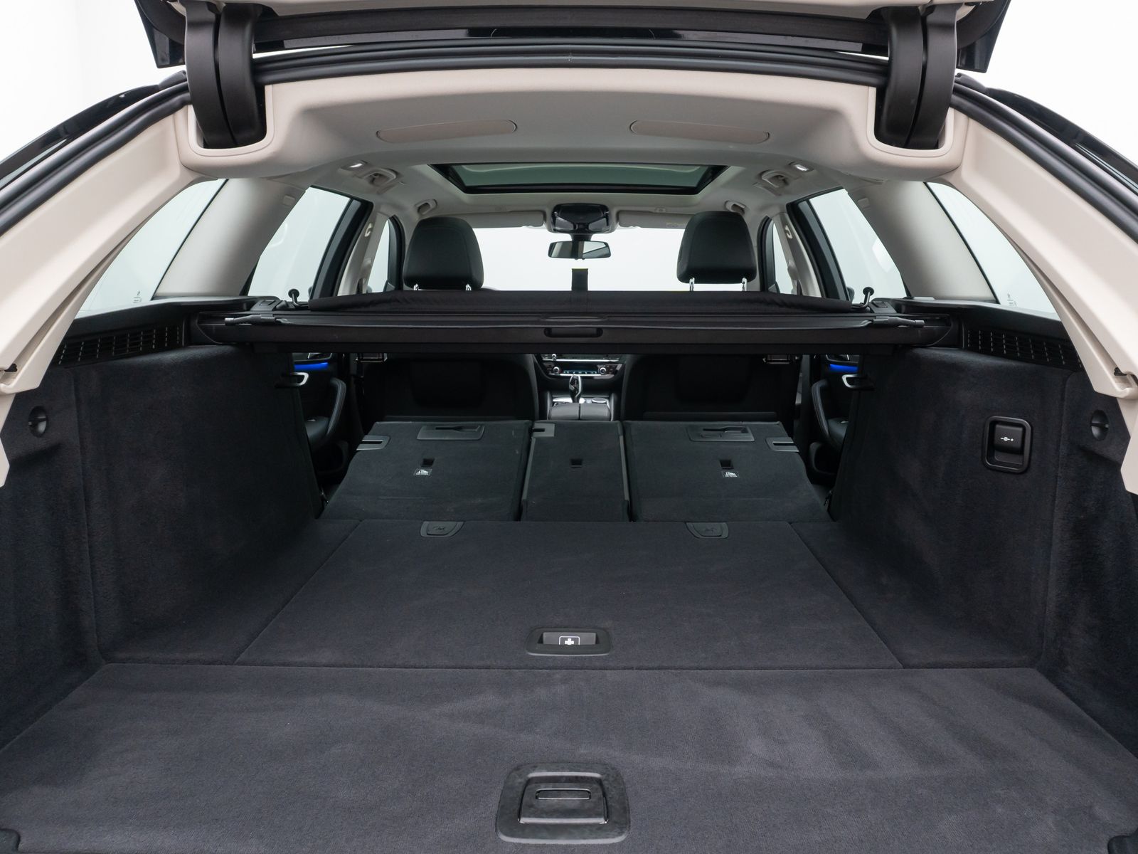 Fahrzeugabbildung BMW 520d xD Kamera HUD DAB Laser Panorama Leder 19"